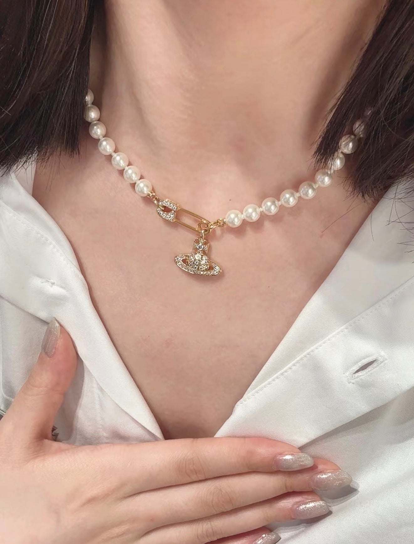 Vivienne Westwood Lucrece Orb Pearl Necklace 珍珠扣針 [最新上架金色限定大折扣 限量現貨回歸! Blackpink Jennie最愛同款]