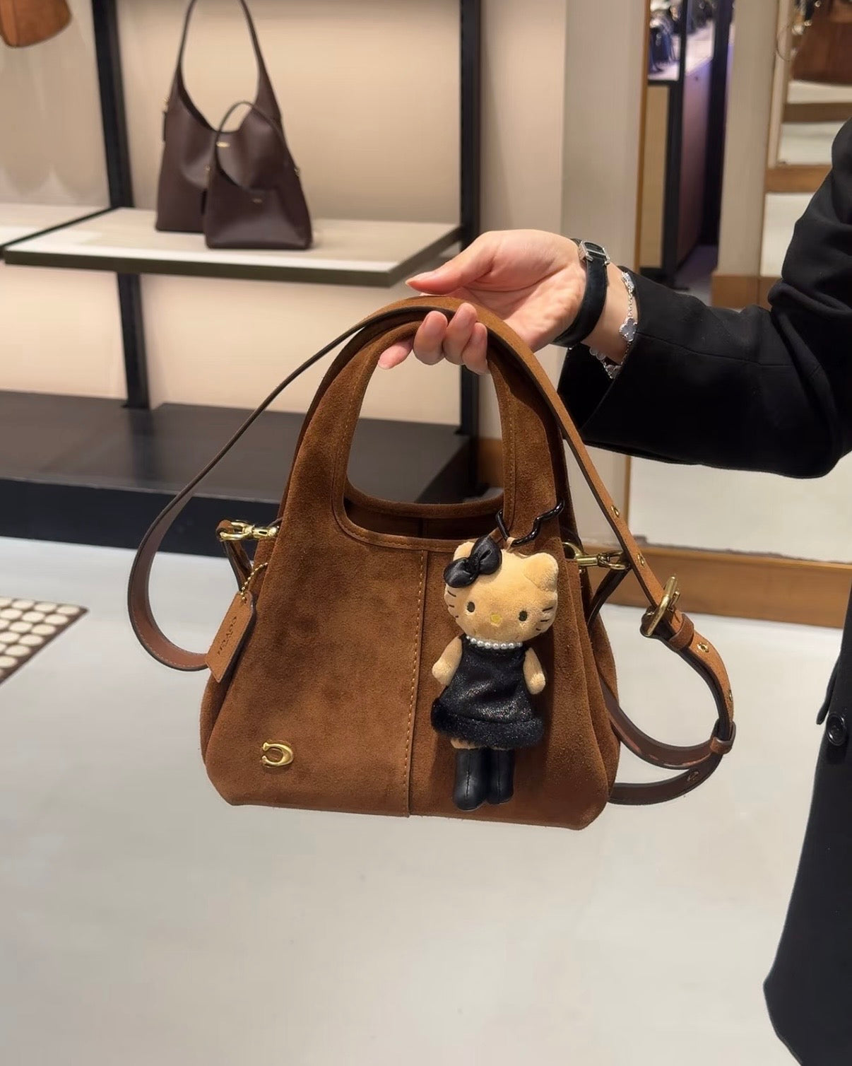 Coach Lana 23 連可拆卸式長肩帶 多孔調節長度［超可愛手提袋］