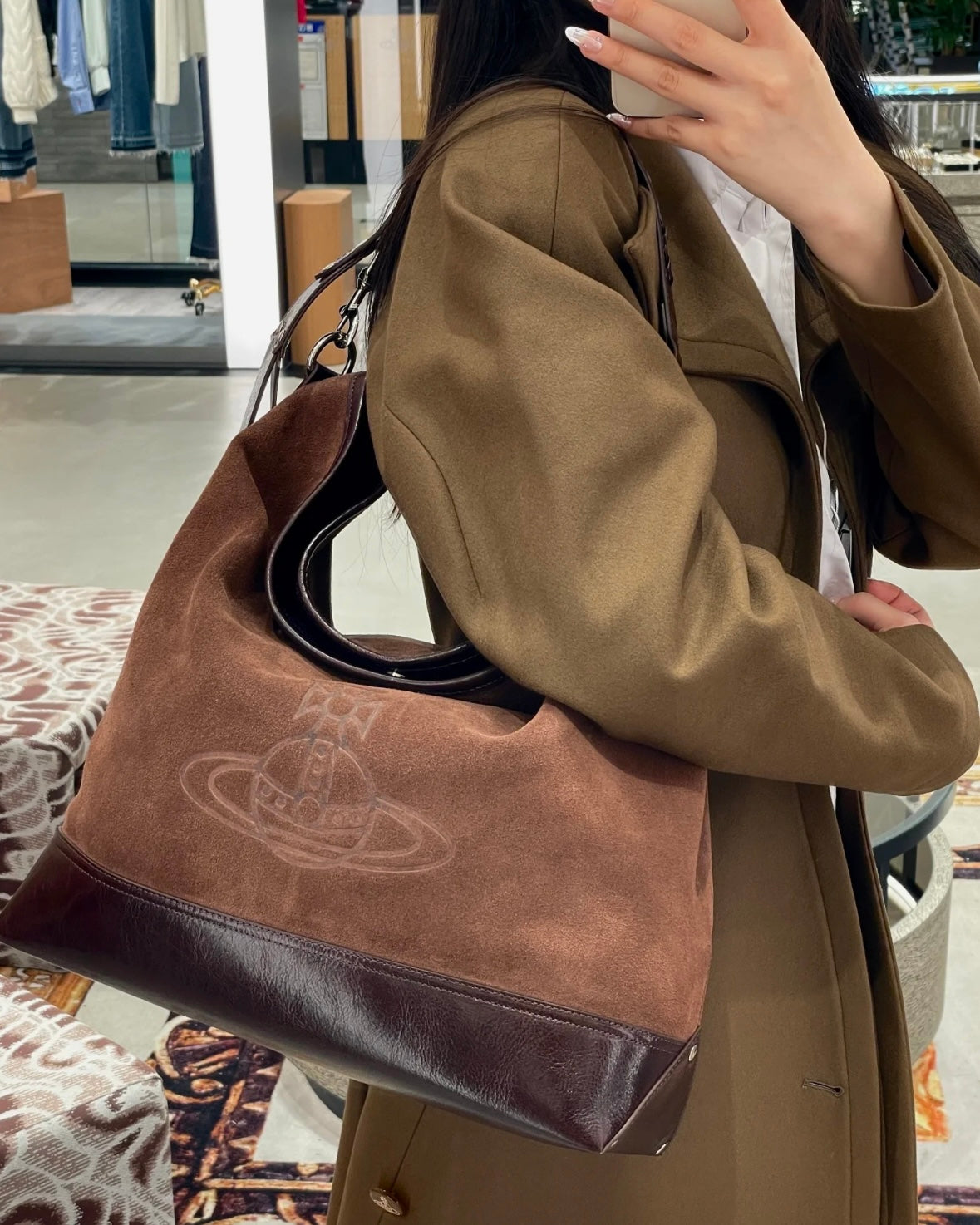 Vivienne Westwood Nancy Hobo Bag, a must-have for Fall/Winter! [Newly arrived, limited-time dark brown discount, in stock! Extra-large capacity hobo bag!]