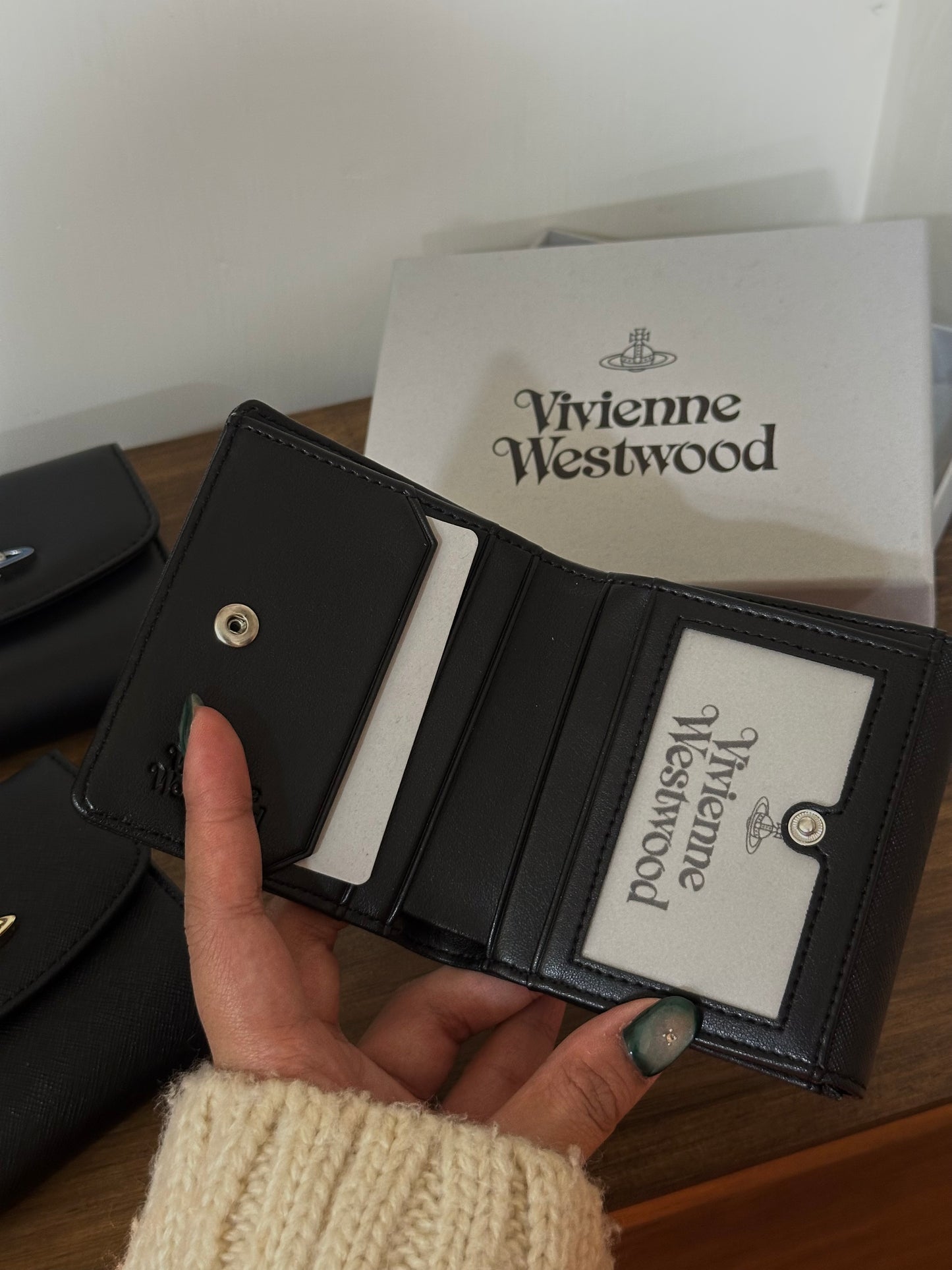 Vivienne Westwood Small Wallet 黑銀十字紋 [最新上架! 超罕有連相位銀包!]