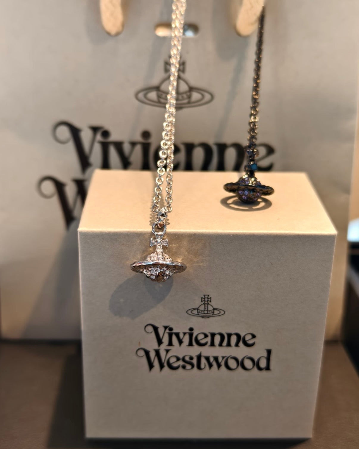 Vivienne Westwood Mayfair Orb Necklace 鉚釘星球