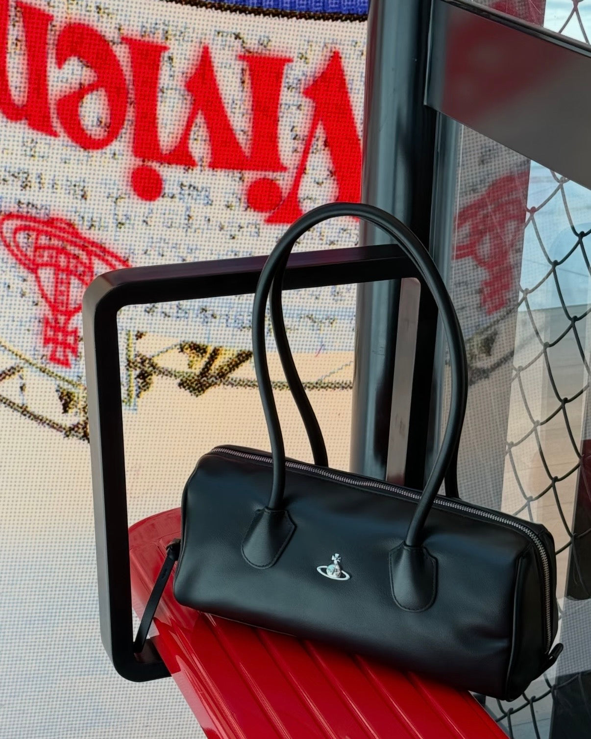 Vivienne Westwood Polly Bowling Shoulder Bag [2026年最新絕美保齡球袋]