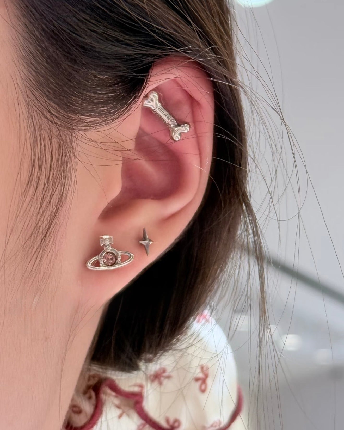 Vivienne Westwood Nano Solitaire Earrings 大人氣小耳環 2026最新配色上架 限定3天新品優惠一件即減HK$20/TW$75 [超美夏日櫻花粉&牛仔藍 小尺寸可放耳骨]