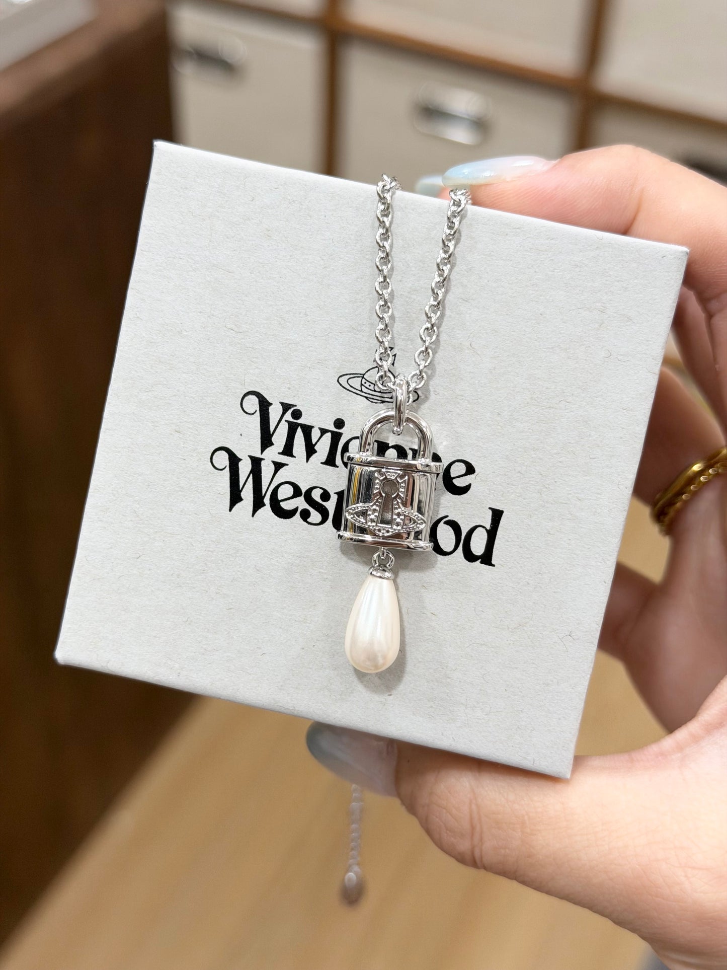 Vivienne Westwood Celestia Necklace [2026最新中性款珍珠鎖扣頸鏈］