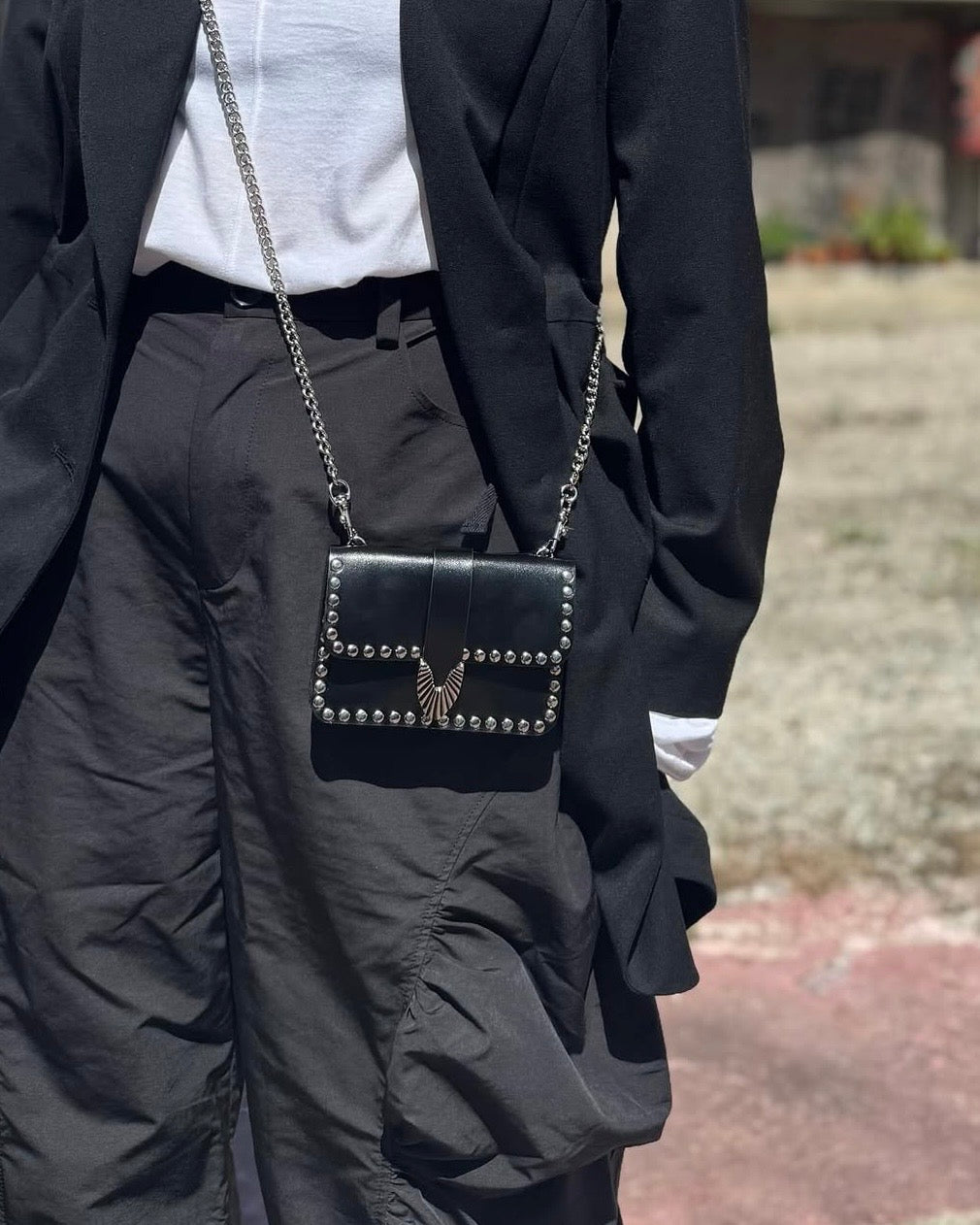 Toga Too Chain Leather Wallet Studs 自留黑色 折扣超過$1000! [年度季末大折扣! 微量現貨優惠完售即止!]