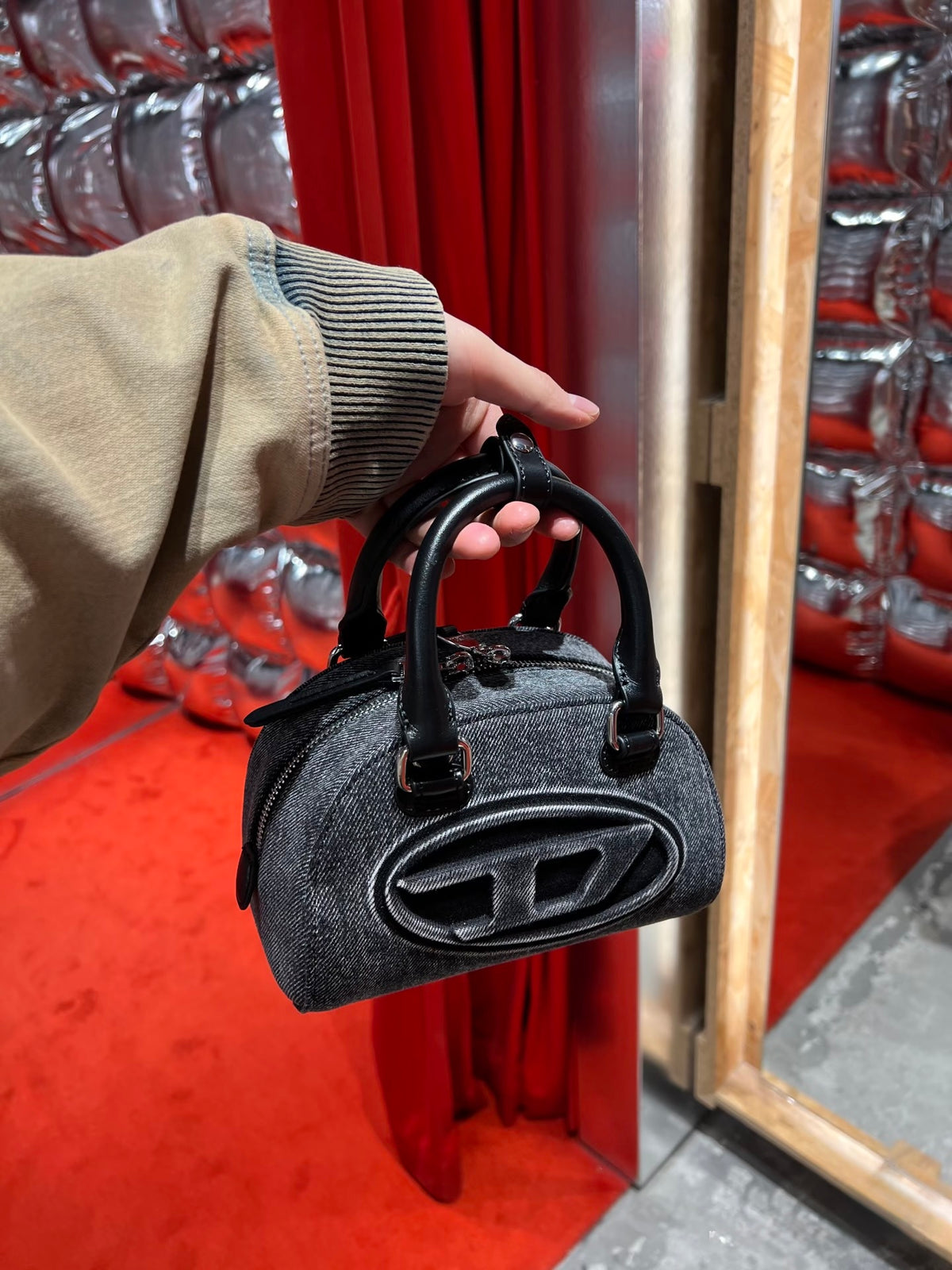 Diesel 1DR Dome-Mini Bowling Bag [限量現貨折扣中 超可愛保齡球袋連斜孭肩帶🎳!]