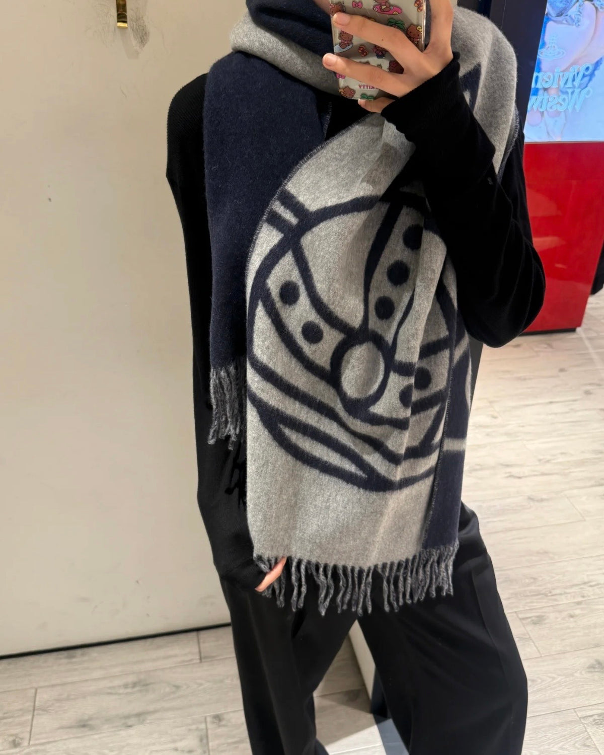 Vivienne Westwood Reversible ORB Logo Scarf 大尺寸雙面頸巾 (100% wool) [2026最新顏色上架! 多造型可當披肩超親膚]