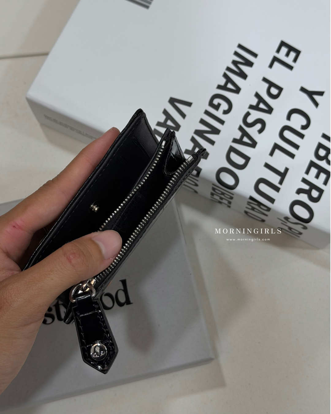 Vivienne Westwood 黑銀鱷魚皮兩摺小銀包  [性價比超高]