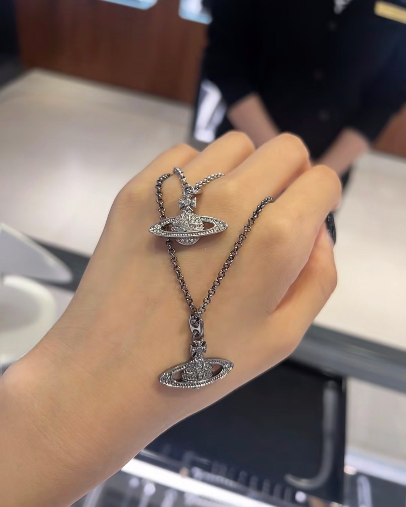 Vivienne Westwood Mini Bas Relief Pendant Necklace 全閃石土星 [BABYMONSTER ASA同款 推薦新手入門 最新太空灰上架!]