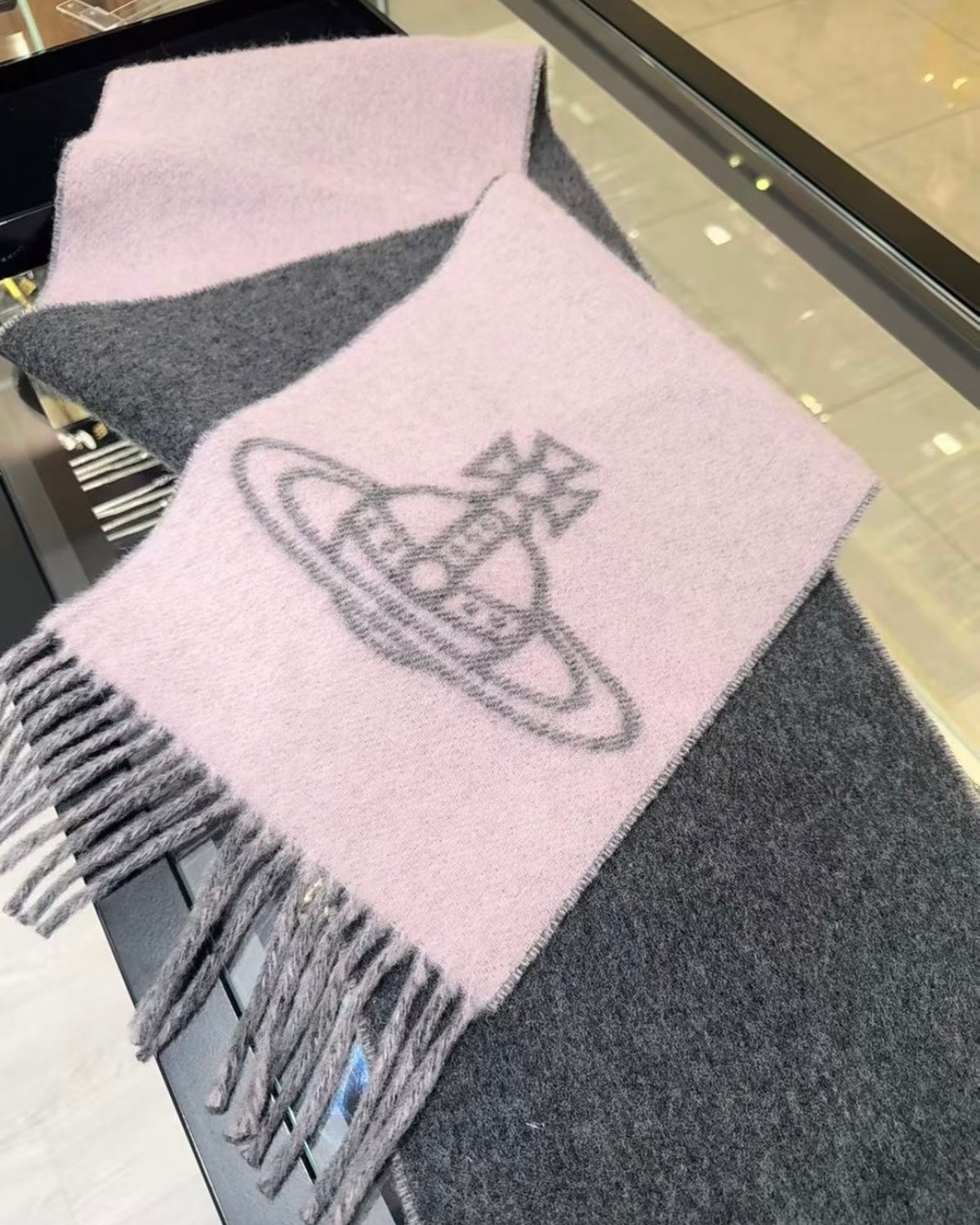 Vivienne Westwood Double ORB Logo Scarf (100% wool) 超熱賣2026限定灰粉紅 [今季必收 意大利製 現貨即將到港!]