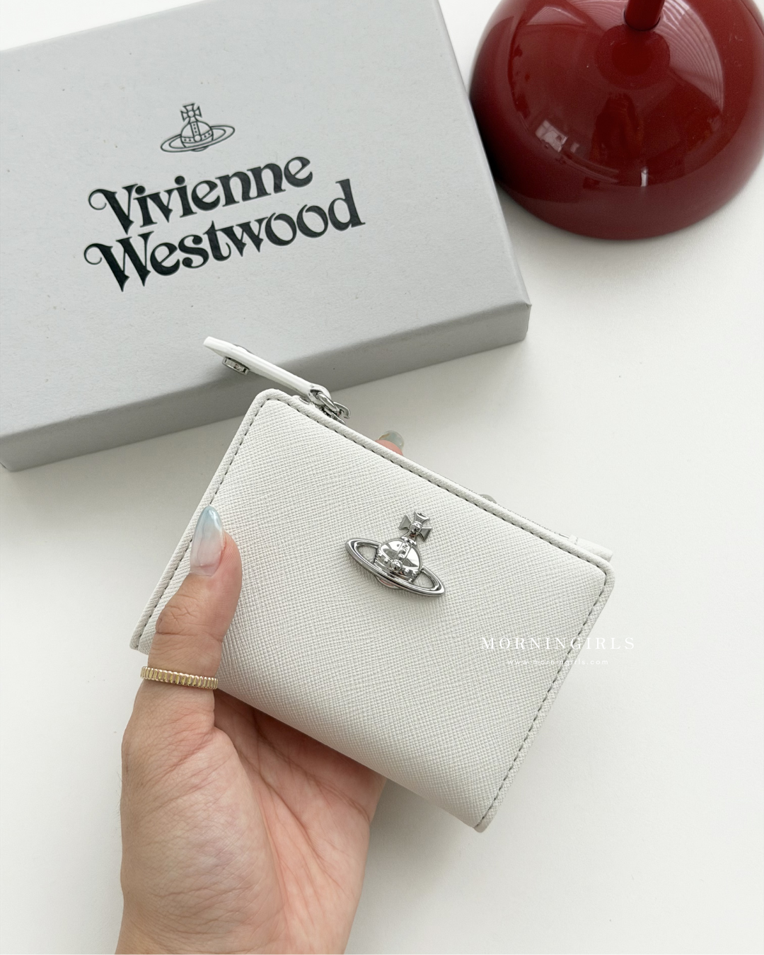 Vivienne Westwood 2026最新限定白色十字紋系列