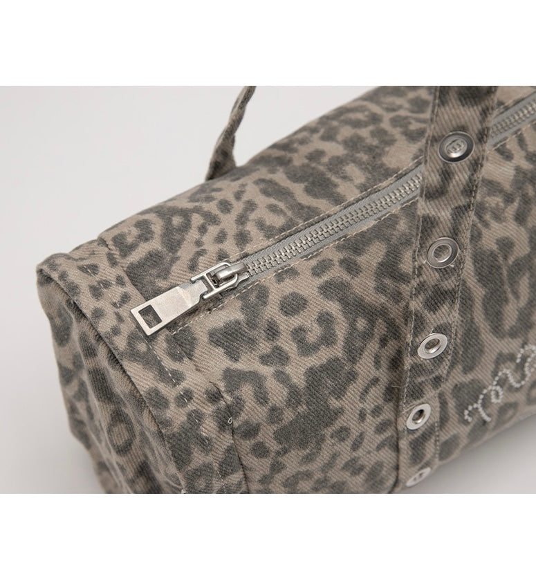 韓國選物🇰🇷Rolarola Maison De Rola Stud Leopard Duffle Bag 窩釘豹紋圓筒袋［張員瑛PICK! 復古搖滾風格 個性感滿滿!］