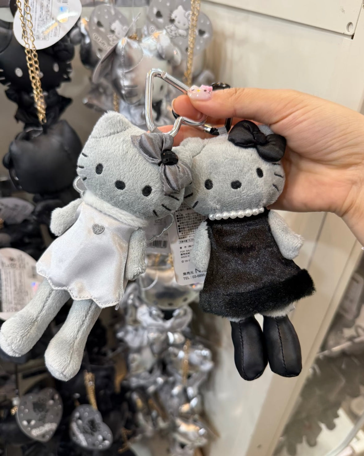 長腿 Hello Kitty 掛飾 𝜗𝜚 日本限定 黑灰天使系列 [日本首批預訂 10月下旬出貨 建議預先下單超難買!]