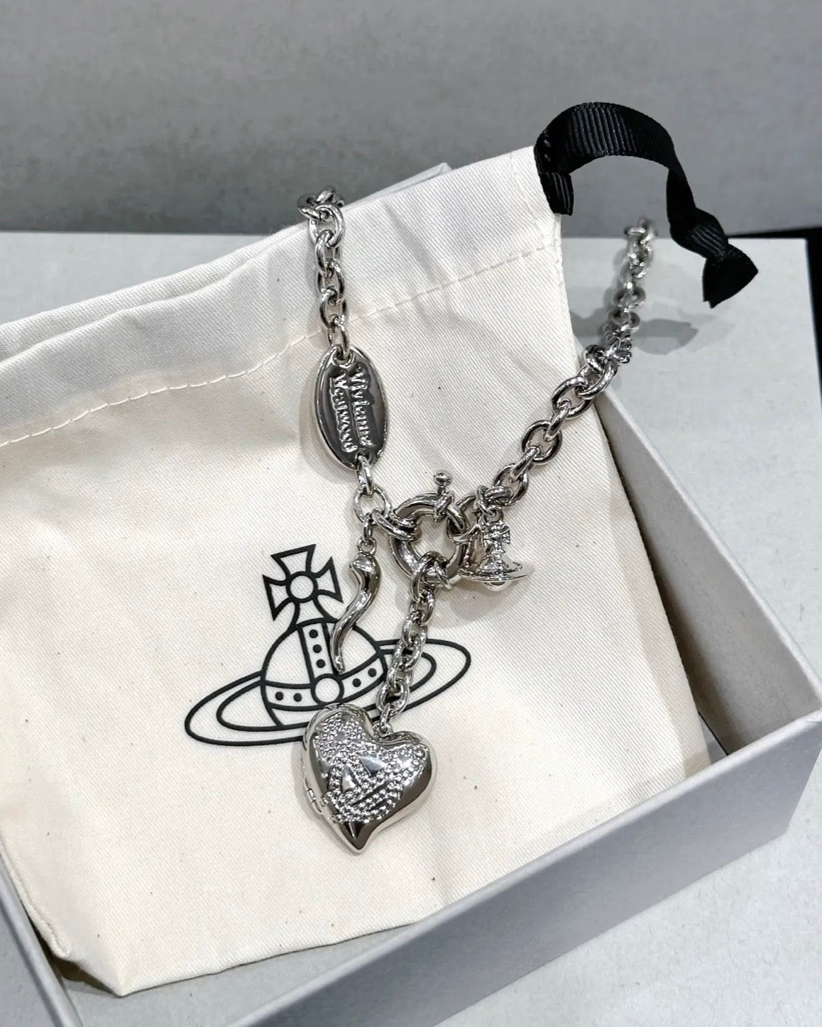 Vivienne Westwood Della 粗鏈愛心星球小辣椒吊墜 [2026最新系列! 極推薦!]
