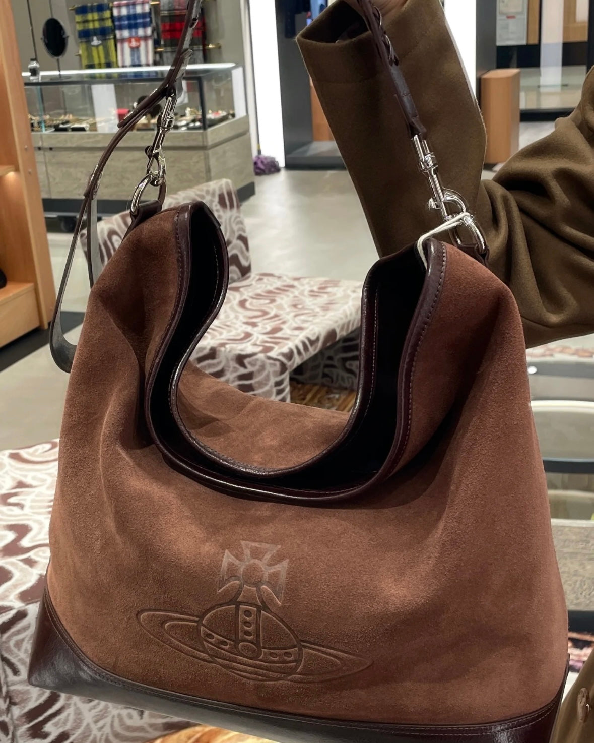 Vivienne Westwood Nancy Hobo Bag, a must-have for Fall/Winter! [Newly arrived, limited-time dark brown discount, in stock! Extra-large capacity hobo bag!]
