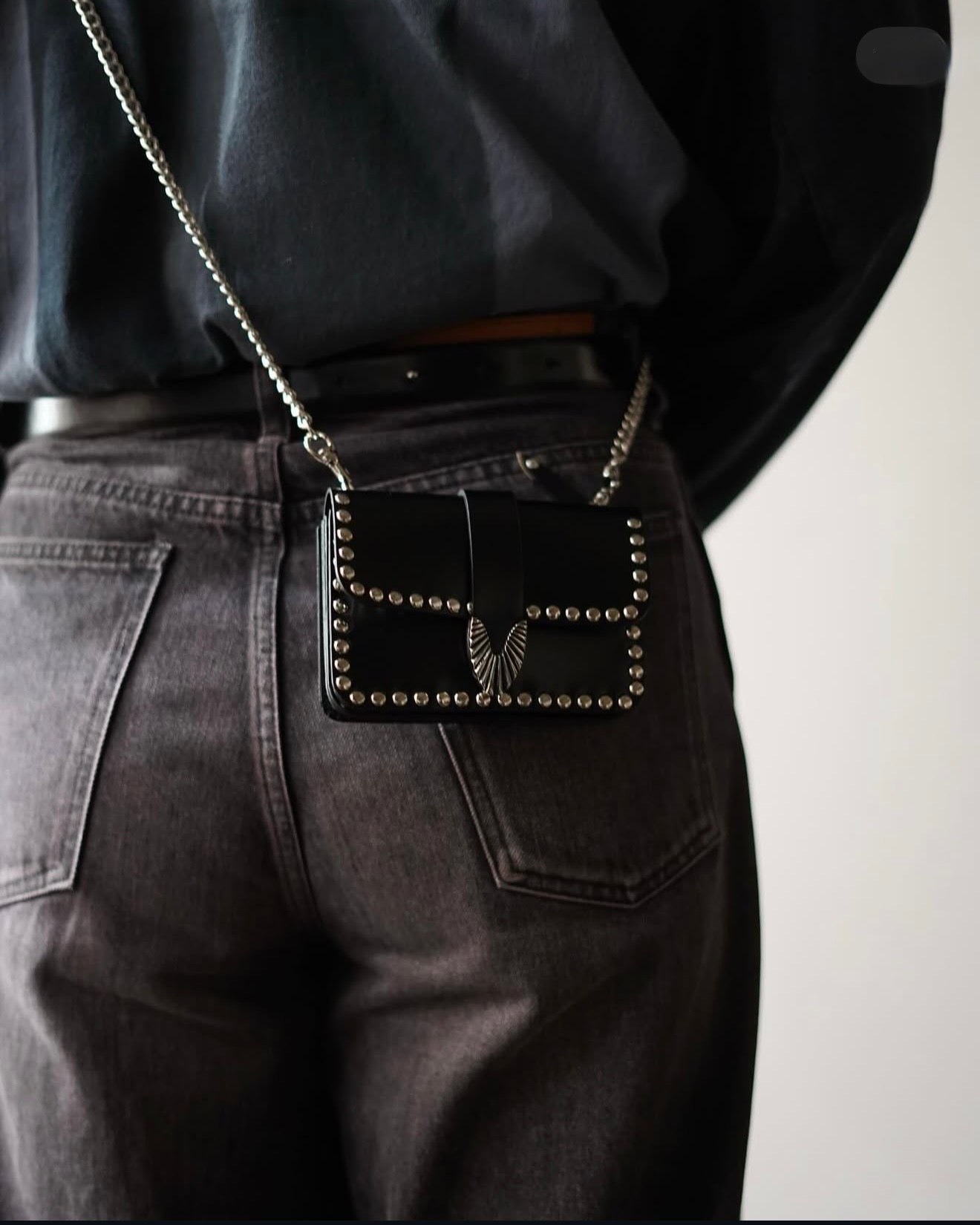 Toga Too Chain Leather Wallet Studs 自留黑色 折扣超過$1000! [年度季末大折扣! 微量現貨優惠完售即止!]