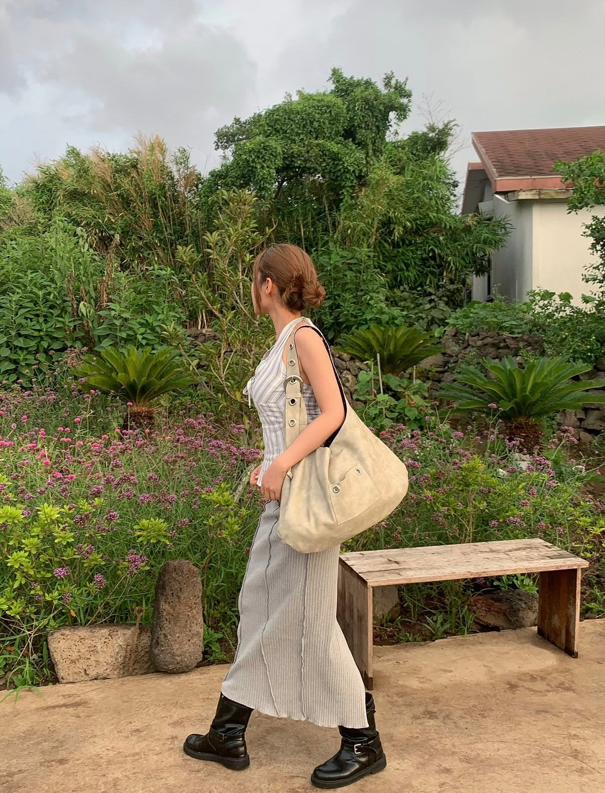 Leterie Leather Buckle Reversible Shoulder Bag 黑波點 最新韓國選物🇰🇷皮革波點兩用洞洞扣半月袋［Made In Korea🇰🇷可雙面兩用 肩帶可調節上膊斜揹OK!］