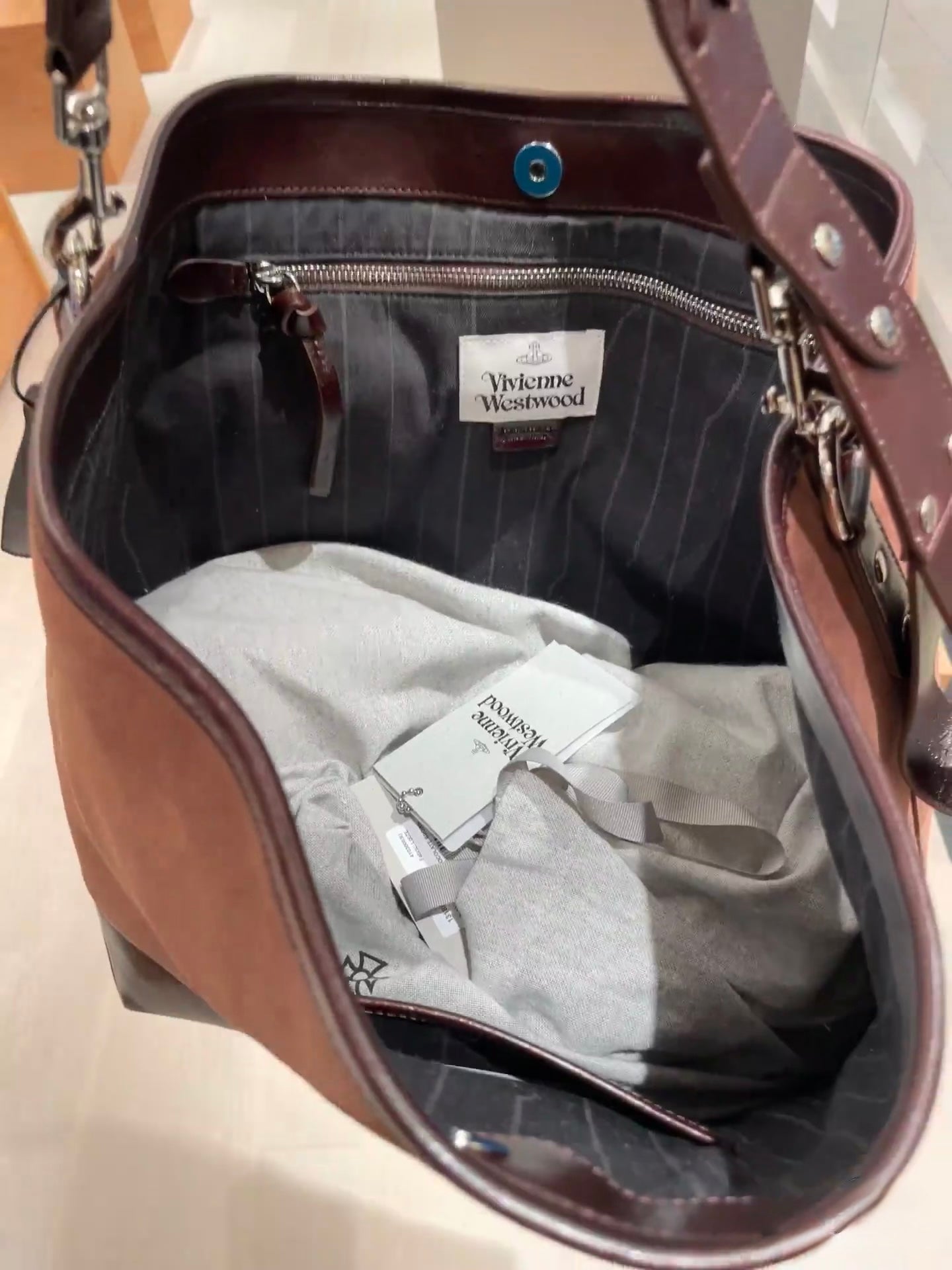 Vivienne Westwood Nancy Hobo Bag 秋冬必備猄皮[已停產超大容量流浪袋