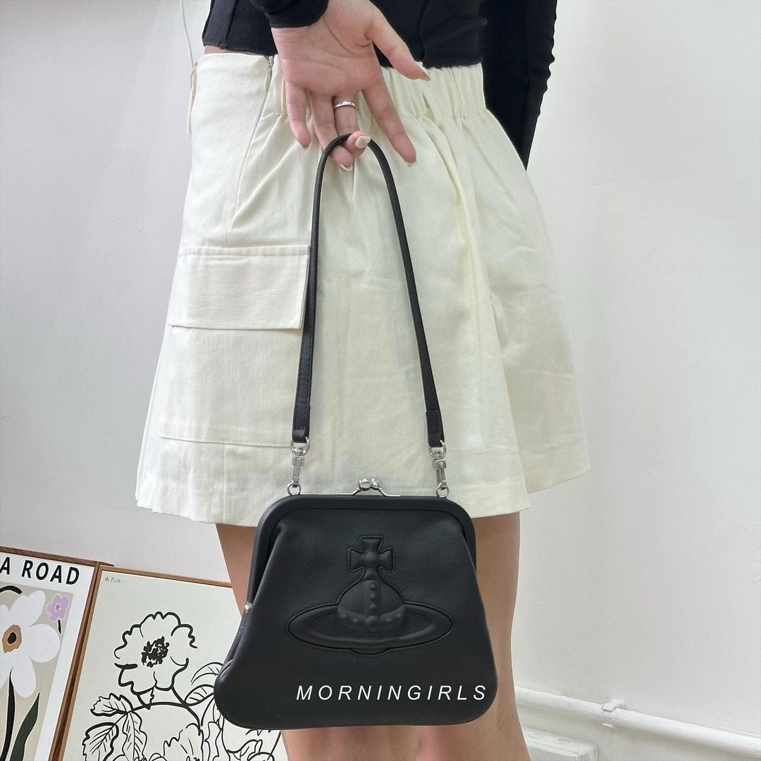 Vivienne Westwood Chelsea Vivienne's Clutch Bag  [✨JENNIE同款✨] ￼經典牛皮