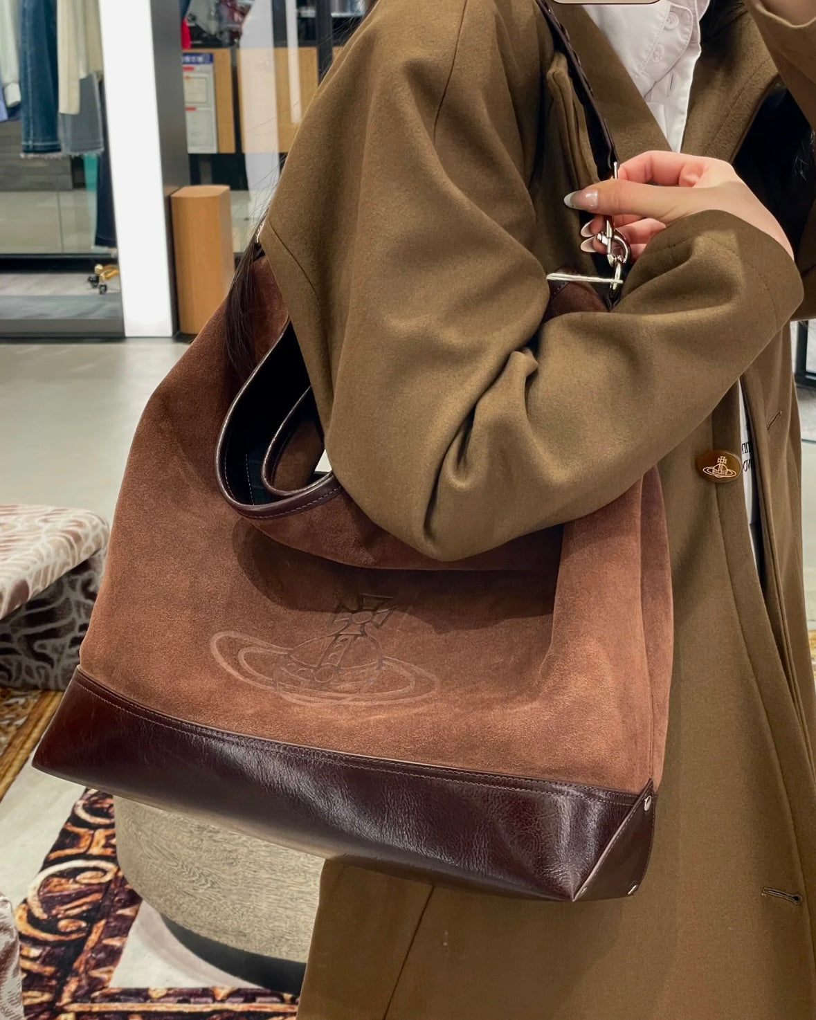 Vivienne Westwood Nancy Hobo Bag, a must-have for Fall/Winter! [Newly arrived, limited-time dark brown discount, in stock! Extra-large capacity hobo bag!]