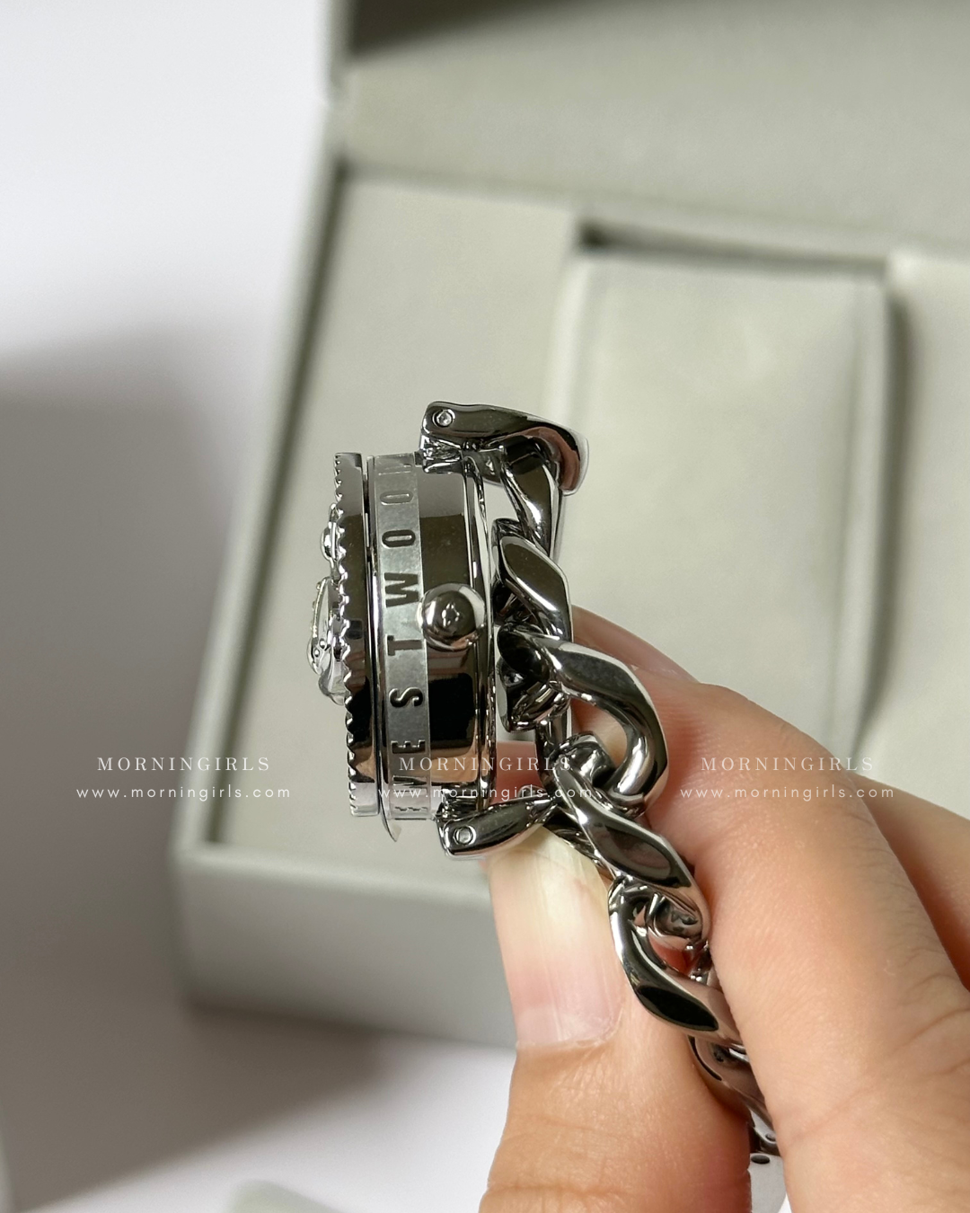 Vivienne Westwood Orb Button Watch 滑蓋手錶 [古巴鏈Vintage復古感 下一批預訂正式開放名額]