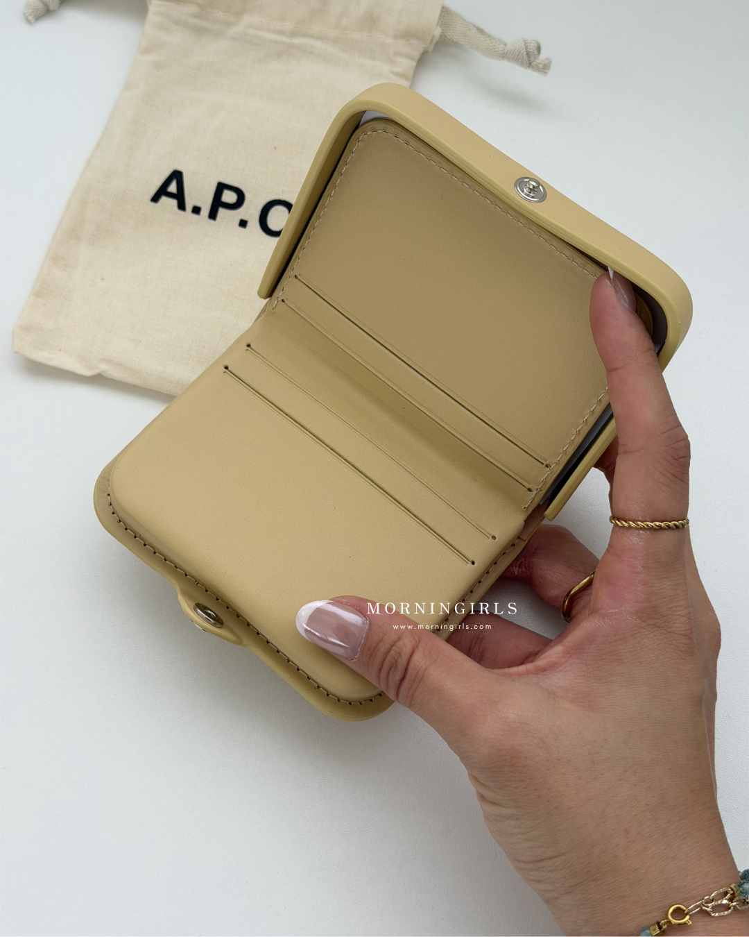 A.P.C. Josh Wallet 盒子銀包  [超治癒燕麥黃優惠中 銷量第一♡中性款式男女適用]