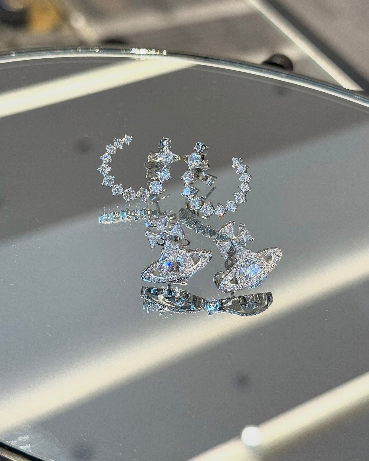 Vivienne Westwood Lydia Earrings 2026最新限定閃鑽圈圈