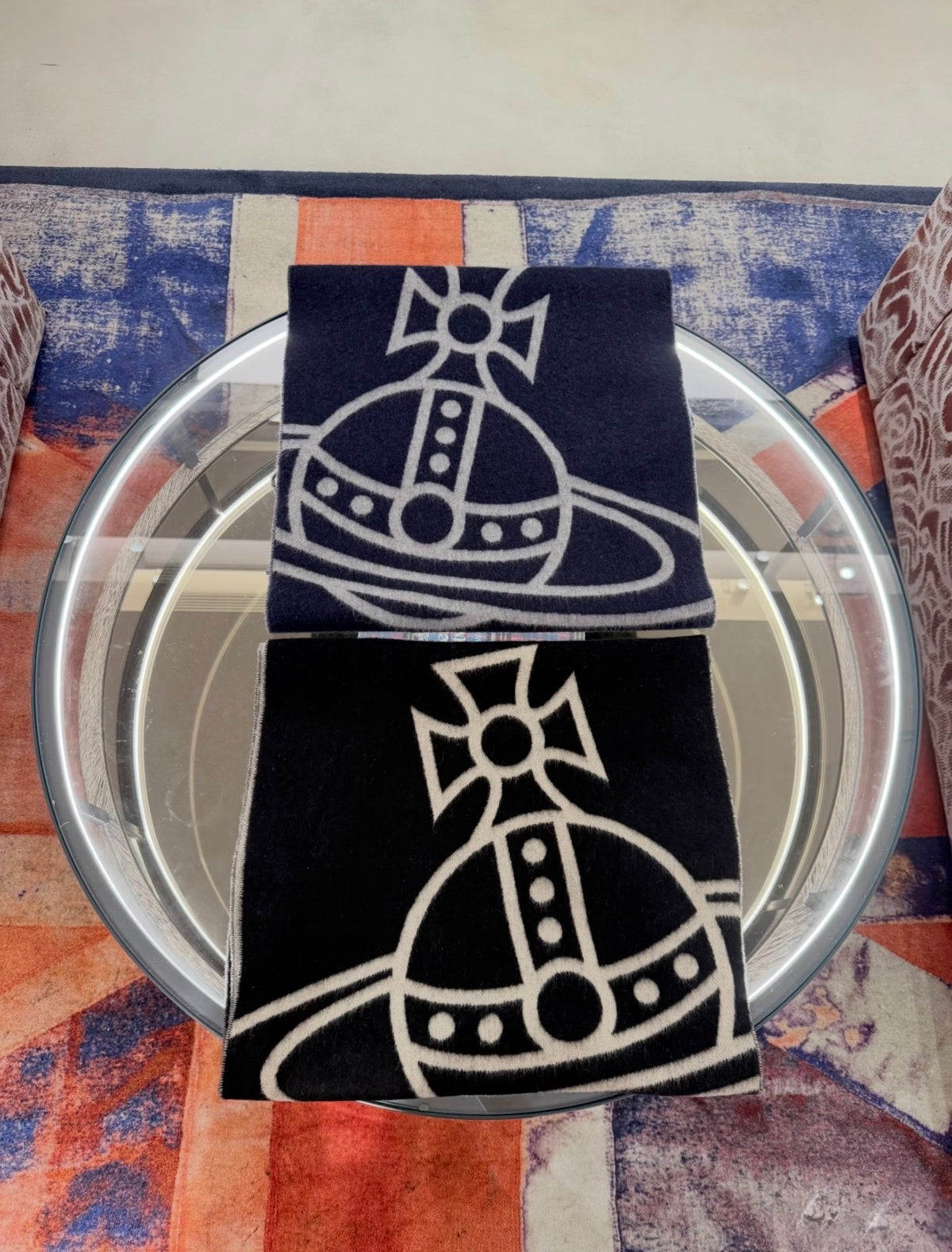 Vivienne Westwood Reversible ORB Logo Scarf 大尺寸雙面頸巾 (100% wool) [2026最新顏色上架! 多造型可當披肩超親膚]
