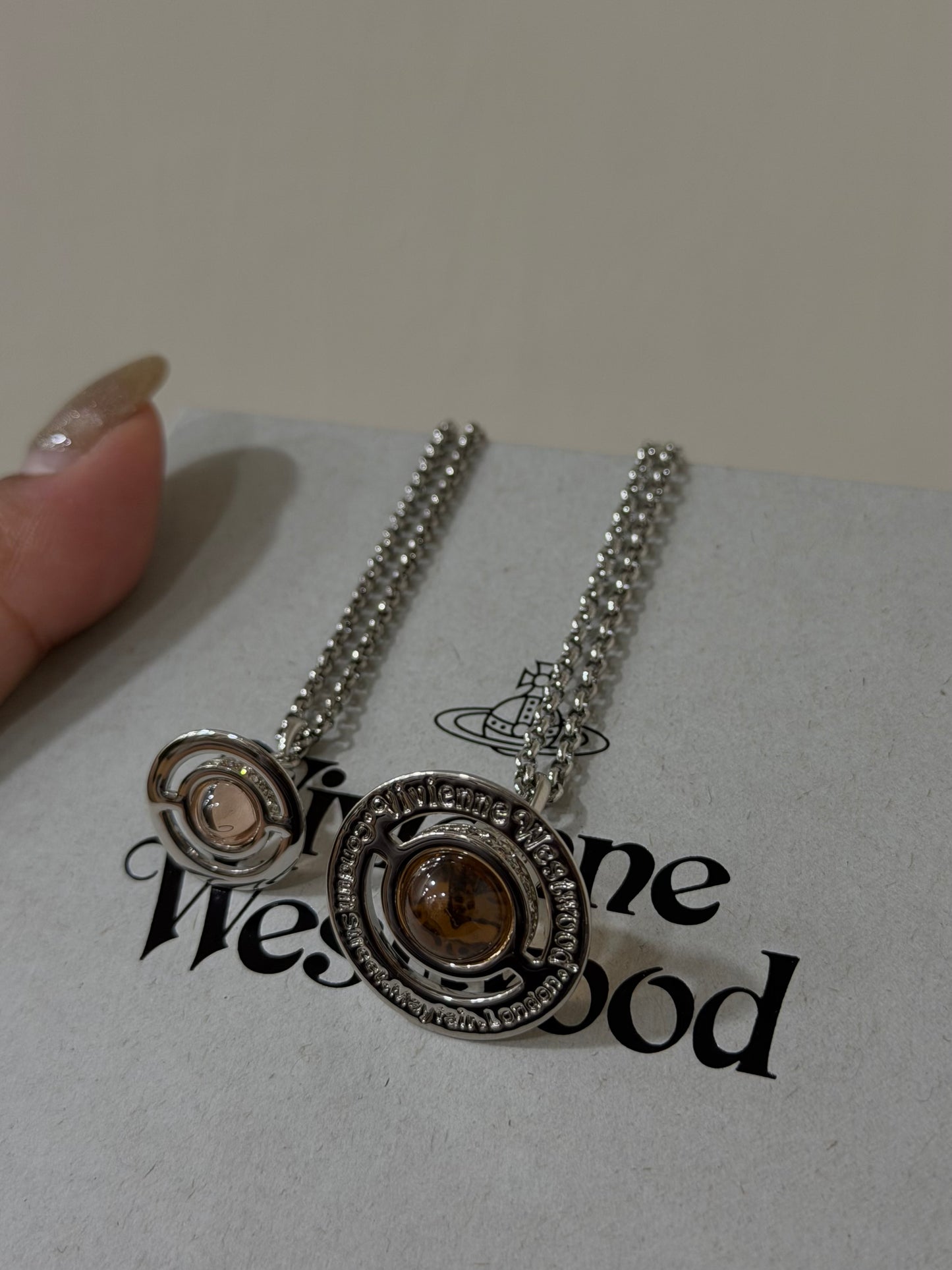 Vivienne Westwood ORB Pendant Crystal Necklace 2026夏天最新限定蜜桃色 頸鏈手鏈耳環同步現貨發售 限時新品優惠中 [經典熱賣!]