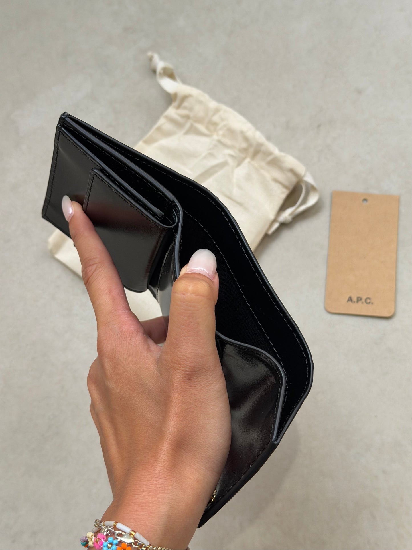 A.P.C. 信封三層真皮小銀包 [2026最新上架 零錢卡位加紙幣位]