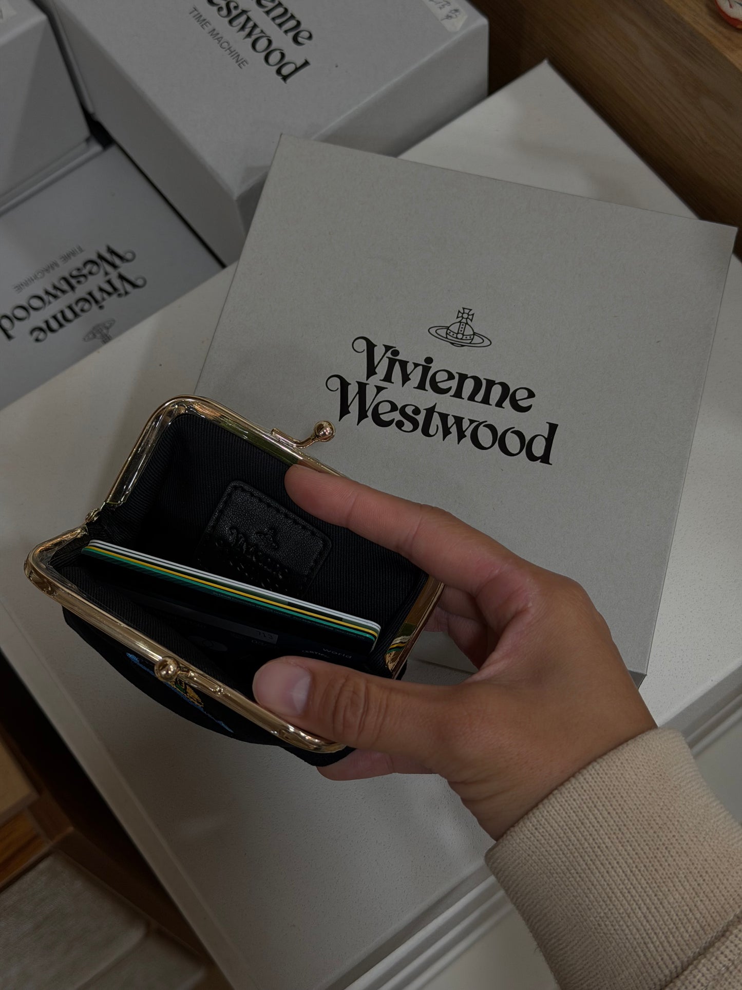 Vivienne Westwood 天鵝絨小千金系列 [新年優惠中低至$899/台幣$3XXX]￼