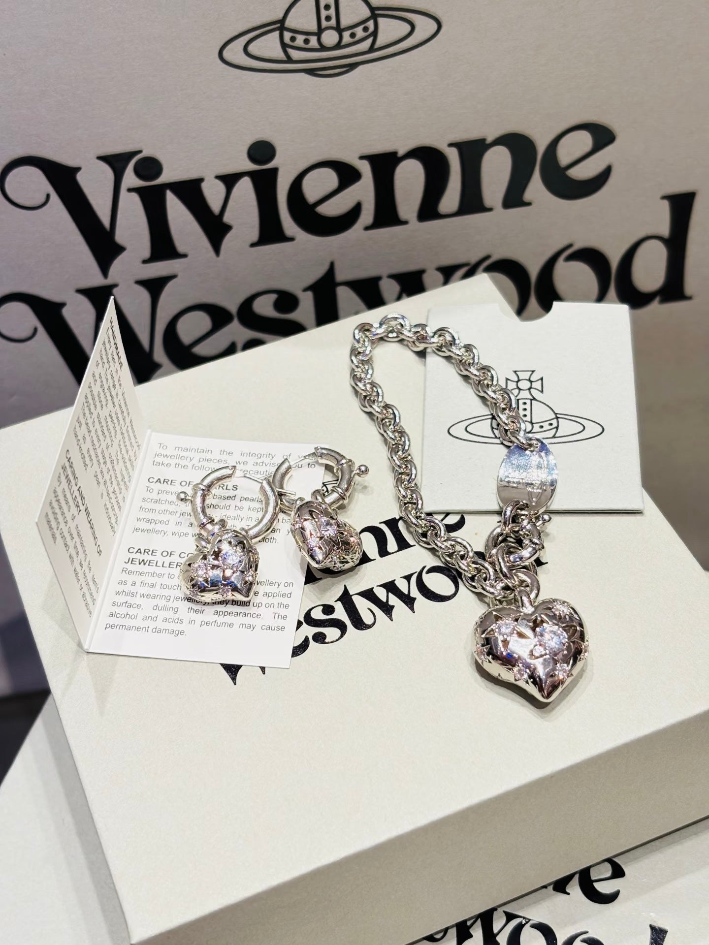 Vivienne Westwood Lee Bracelet 超美閃石立體心心星球［手鏈超限量上架］