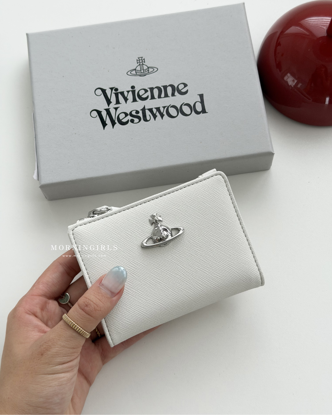 Vivienne Westwood 2026最新限定白色十字紋系列
