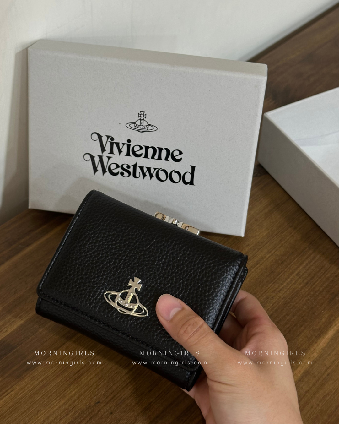 Vivienne Westwood Small Frame Wallet 黑銀荔枝皮［折扣中～極難補貨! 超罕有相位!]