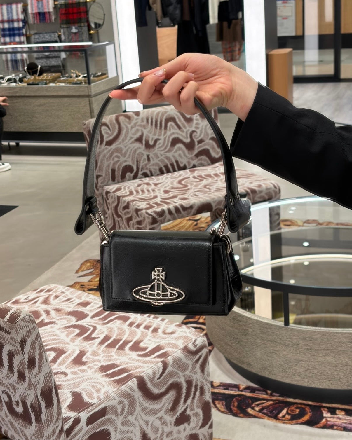 Vivienne Westwood Hazel Handbag SS25春季最新啞黑色 100%小牛皮