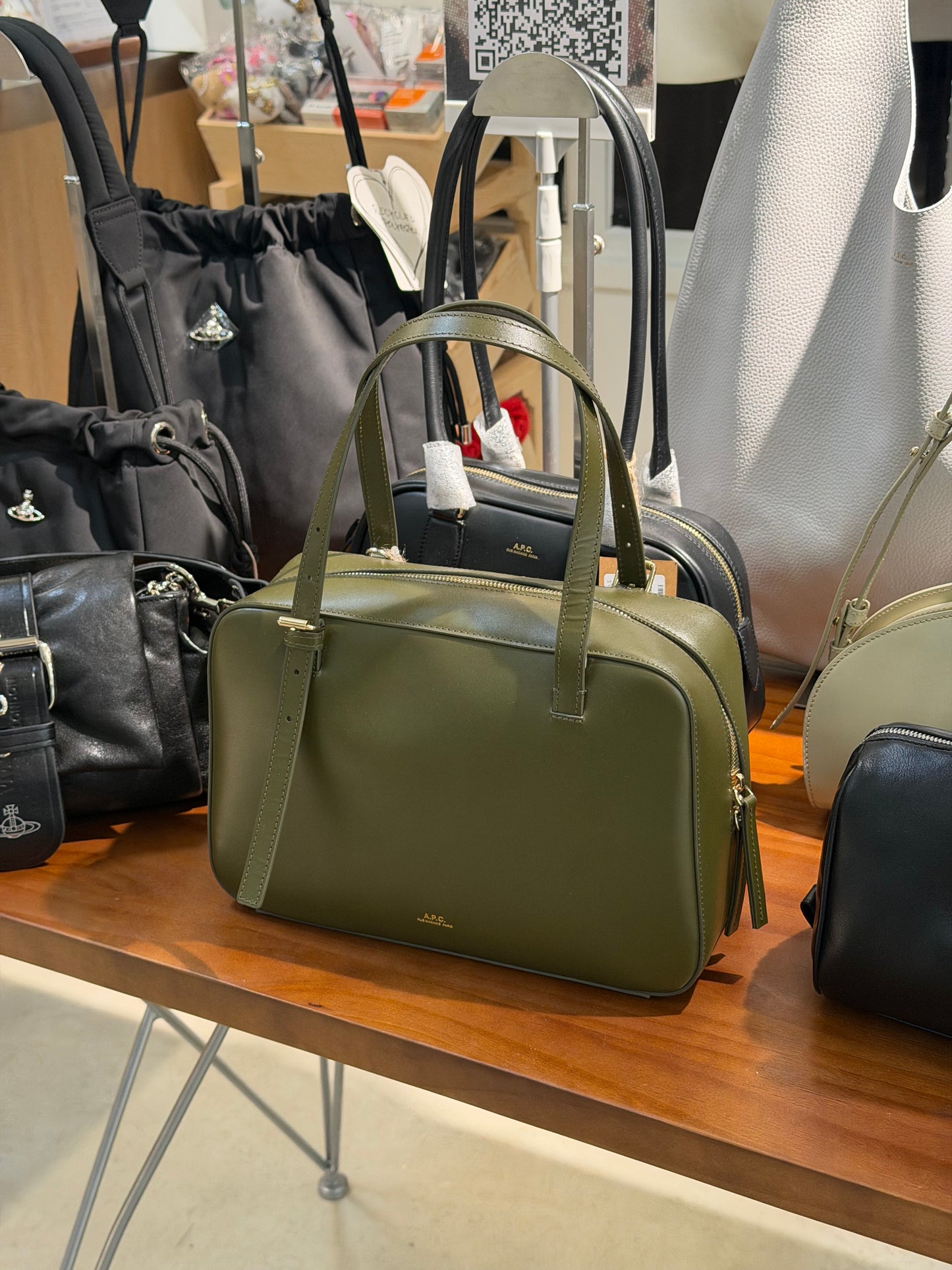 A.P.C. Structured Leather Shoulder Bag 💼 最新限定真皮橄欖綠