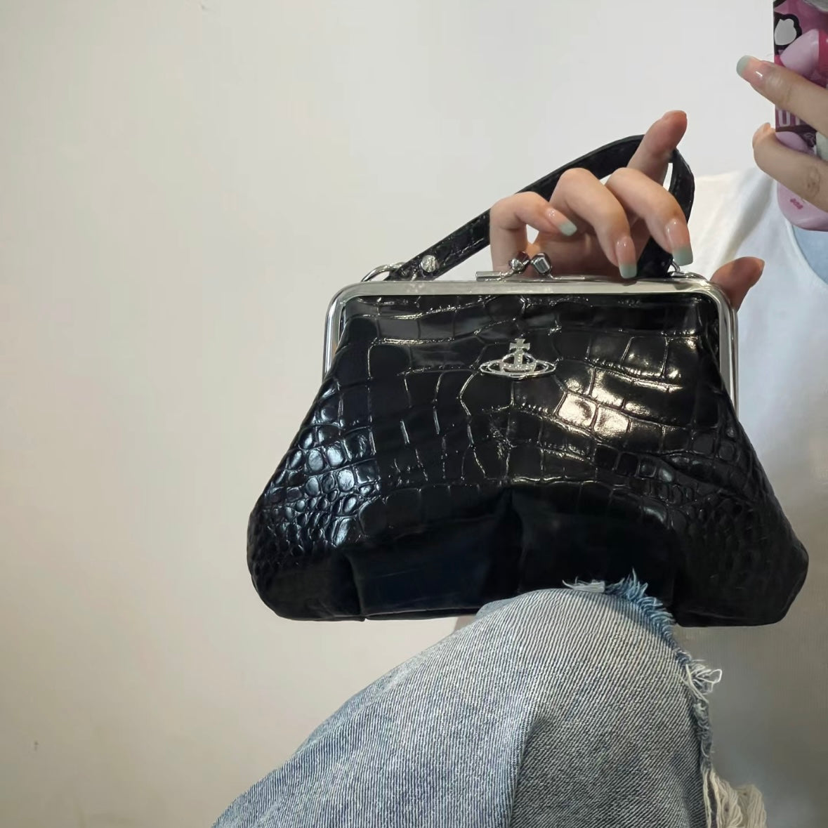 Vivienne Westwood Granny Frame Purse 經典餃子袋 黑銀鱷魚皮