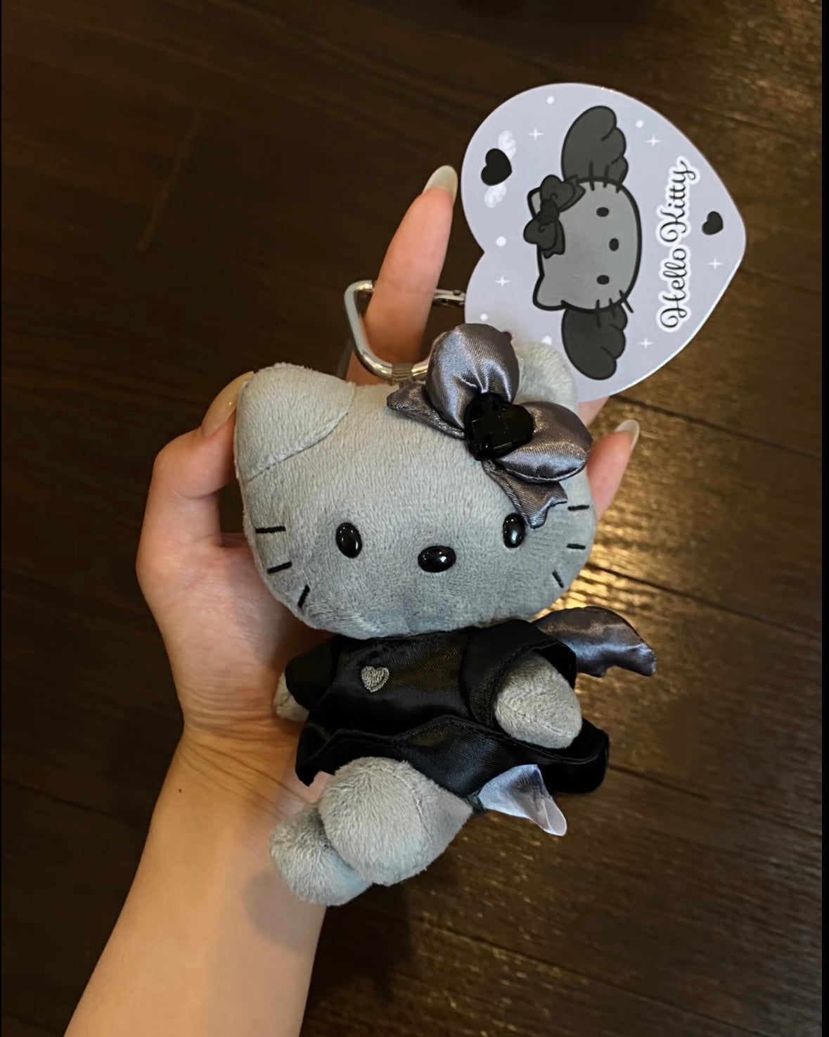 Long-legged Hello Kitty keychain, Japan exclusive Dark Angel [In-stock in Japan, extremely hard to buy!]