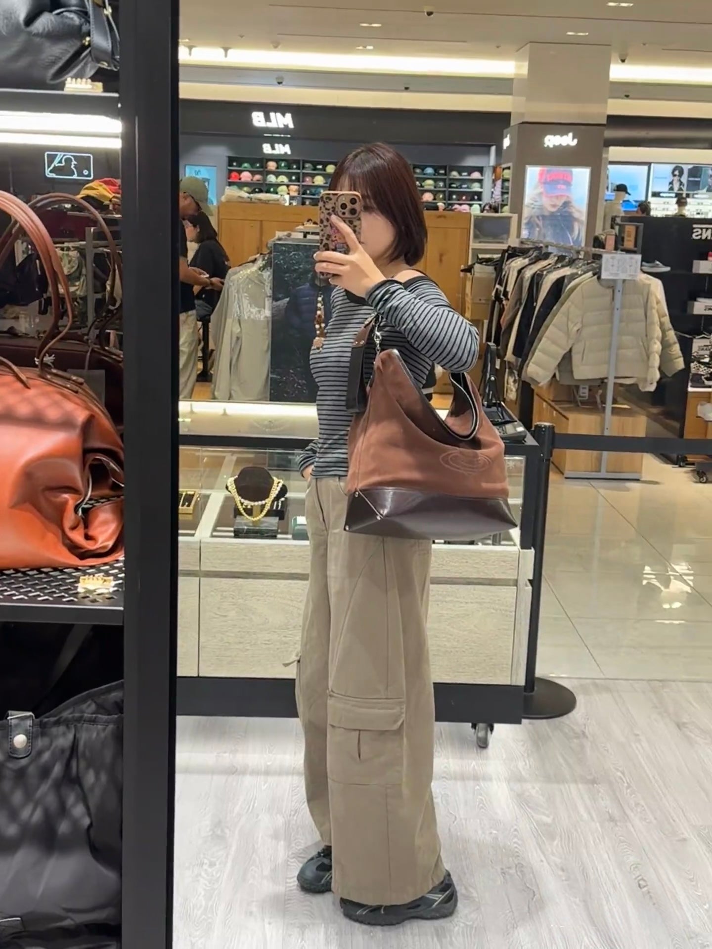 Vivienne Westwood Nancy Hobo Bag, a must-have for Fall/Winter! [Newly arrived, limited-time dark brown discount, in stock! Extra-large capacity hobo bag!]