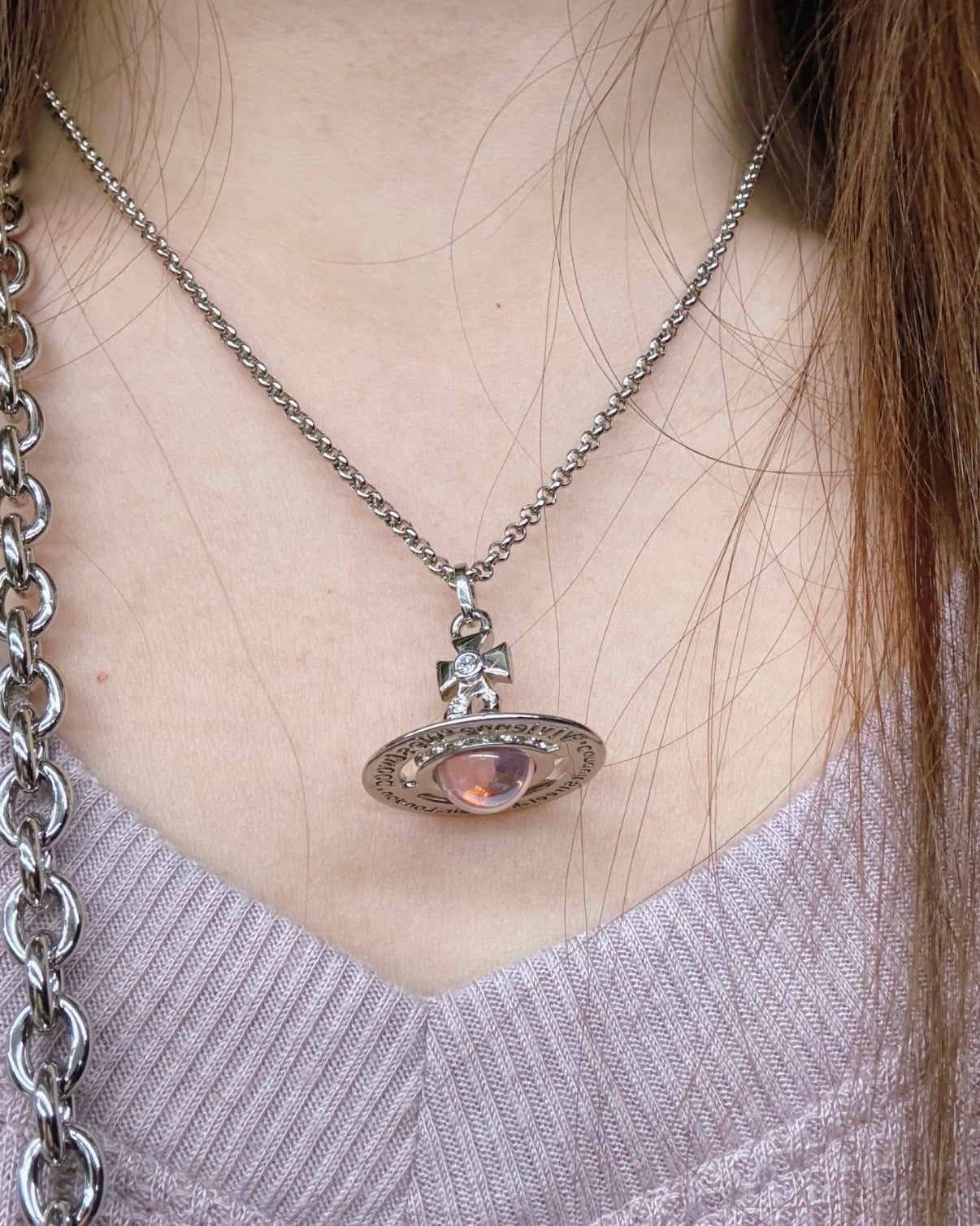 Vivienne Westwood ORB Pendant Crystal Necklace 鐳射幻彩限定色 [情人節限時優惠一件即減HK$50/TWD$180 結帳時自動顯示折扣]