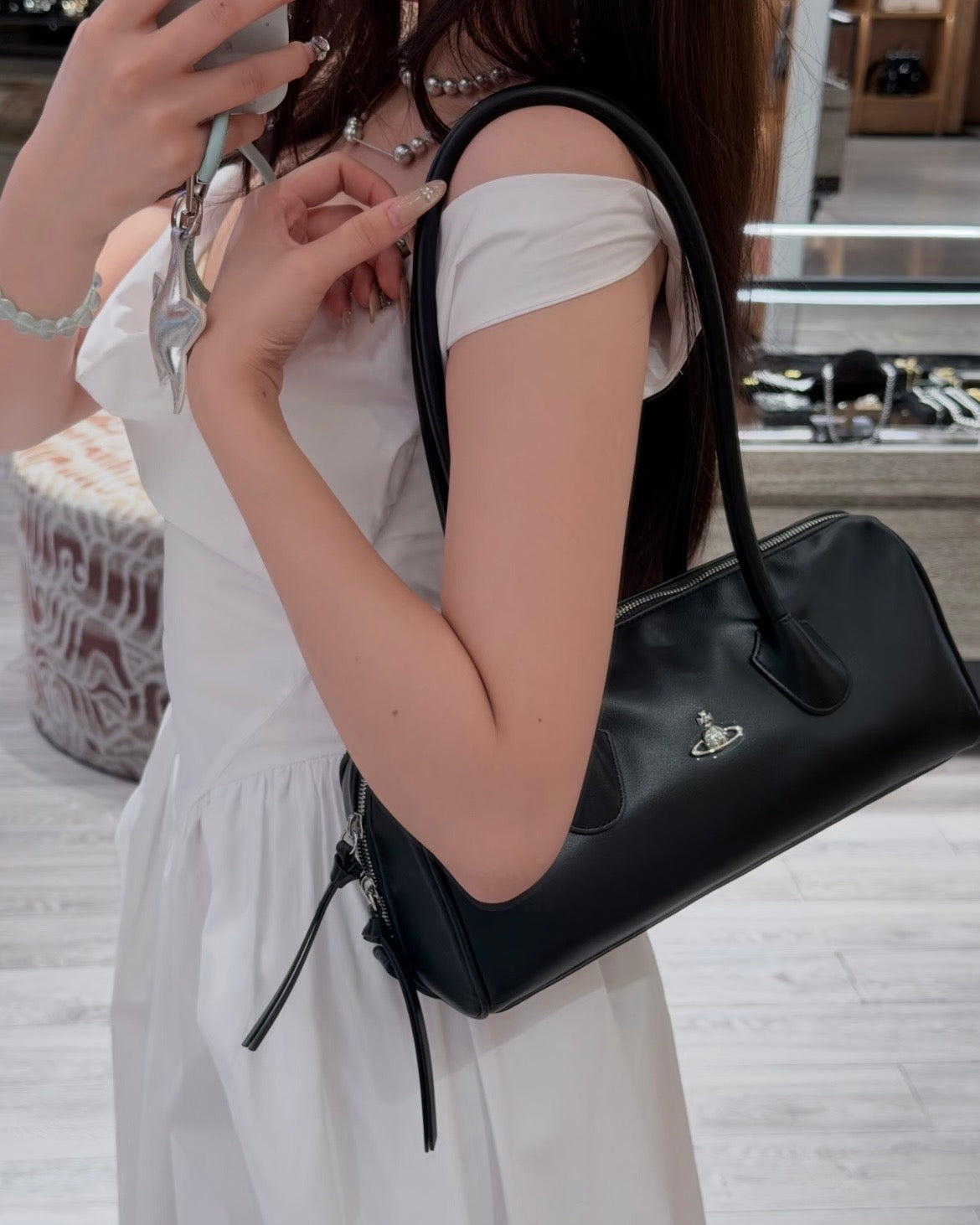 Vivienne Westwood Polly Bowling Shoulder Bag [2026年最新絕美保齡球袋]