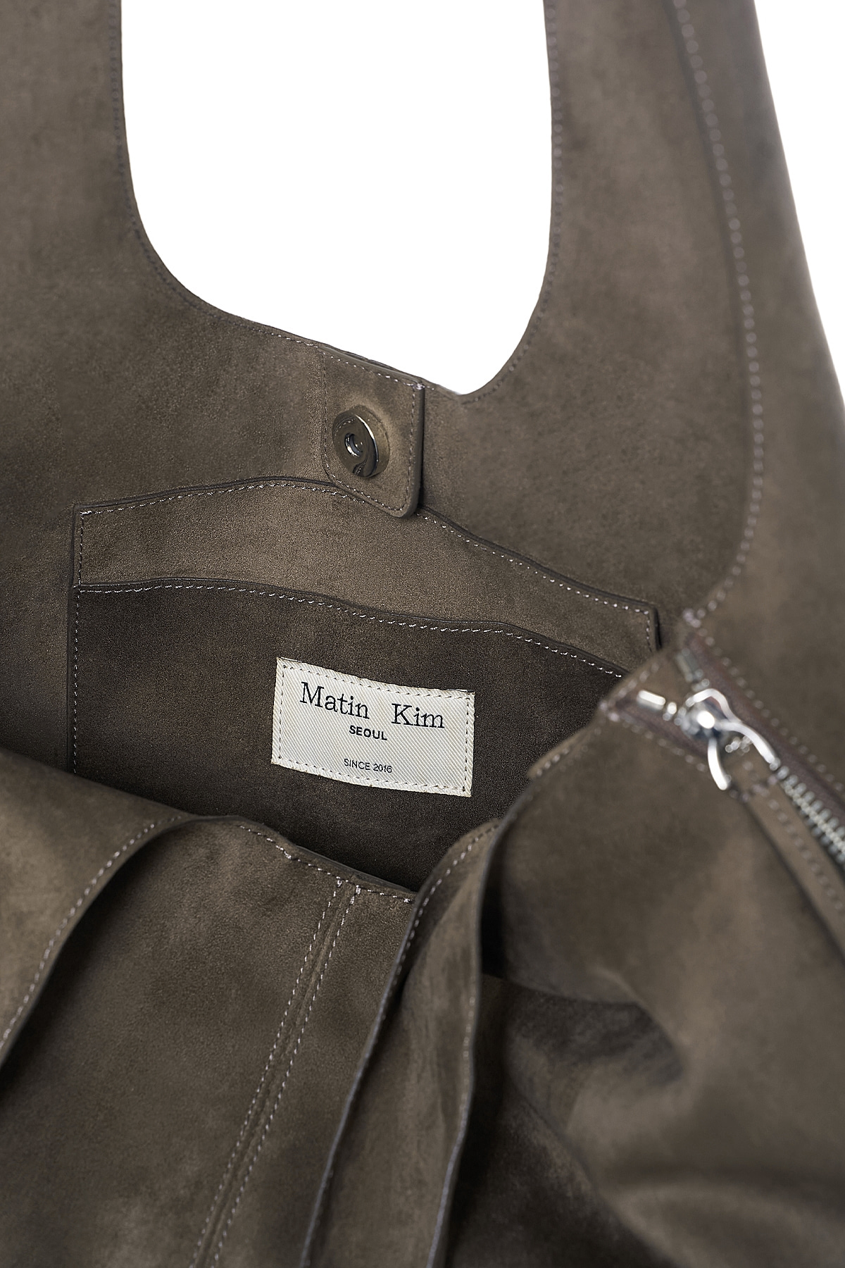 最新韓國選物🇰🇷 Matin Kim Side Zip Suede Shoulder Bag 側拉鍊麂皮流蘇單肩袋￼［復古麂皮 簡約大容量！］