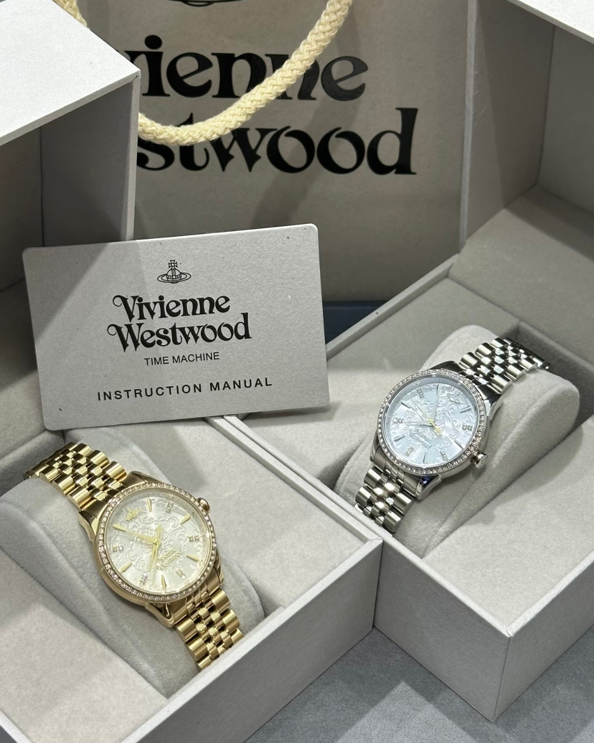 Vivienne Westwood Wallace Watch 32mm  [絕美霧灰藍浮雕超便宜預訂優惠中 旺角門市有實物看]