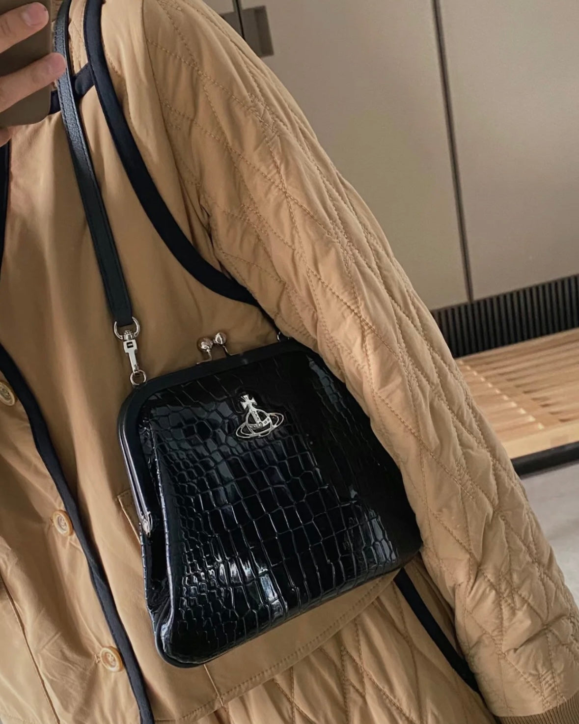 Vivienne Westwood Vivienne's Clutch Bag 黑色鱷魚皮［只有2個折扣現貨!]