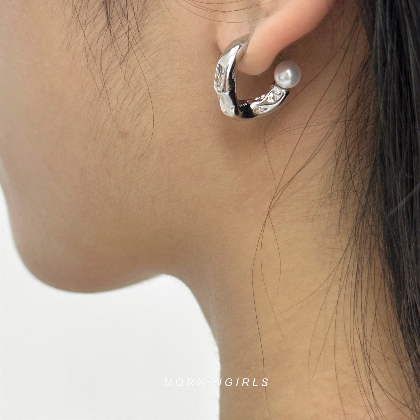 KOREA Mini Pearl Earrings