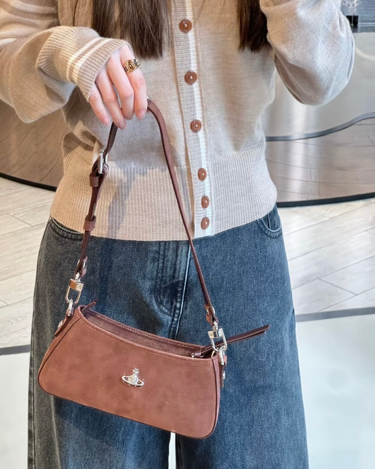 Vivienne Westwood Shoulder Bag 最新麂皮腋下袋 [38女神節優惠中]