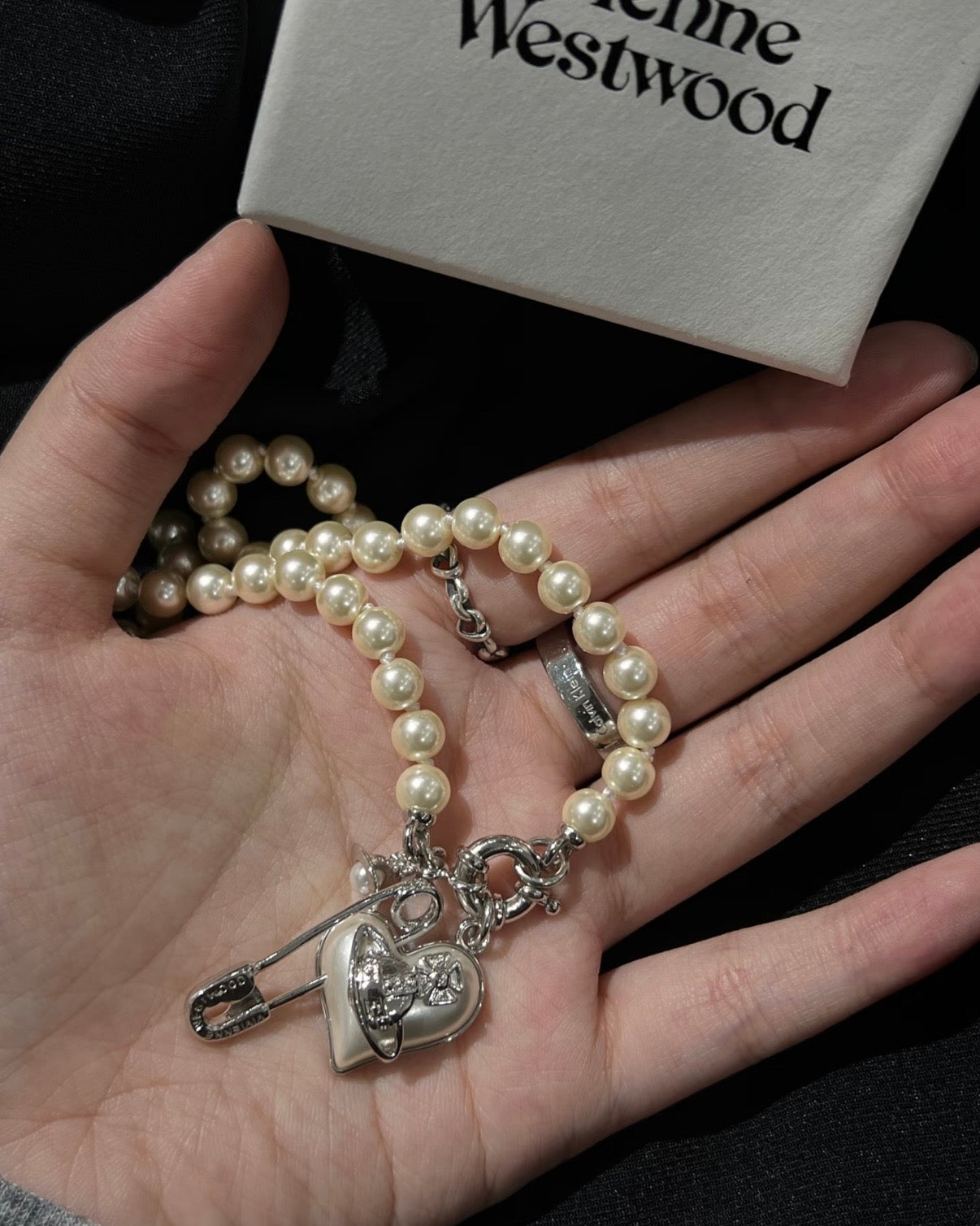 Vivienne Westwood Orietta Pearl Necklace [絕美珍珠扣針🧷]