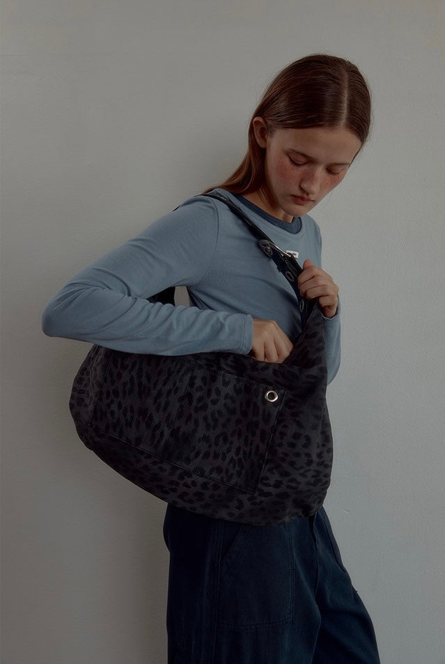 Leterie Leather Buckle Reversible Shoulder Bag 最新韓國選物🇰🇷窩釘皮革豹紋兩用洞洞扣半月袋［Made In Korea🇰🇷可雙面兩用 肩帶可調節上膊斜揹OK!］