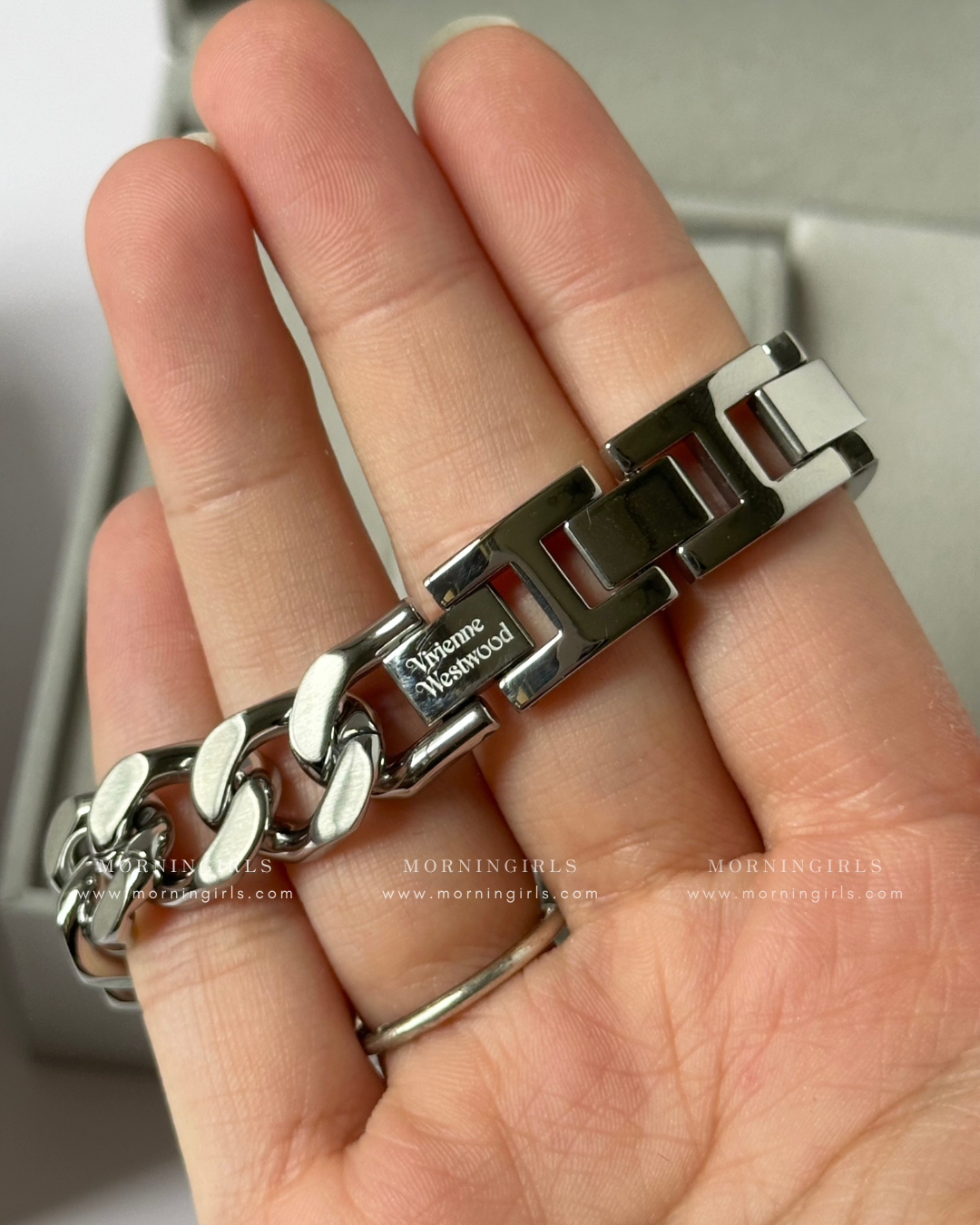 Vivienne Westwood Orb Button Watch 滑蓋手錶 [古巴鏈Vintage復古感 下一批預訂正式開放名額]