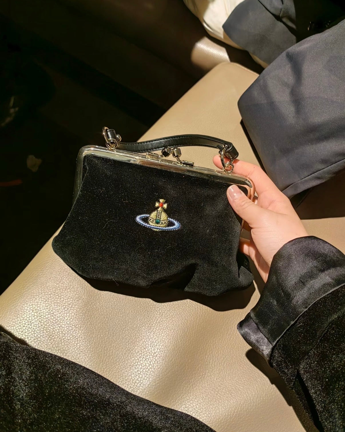Vivienne Westwood Granny Frame Purse 經典餃子袋 冬日限定天鵝絨VELET [小千金風 限量現貨中!